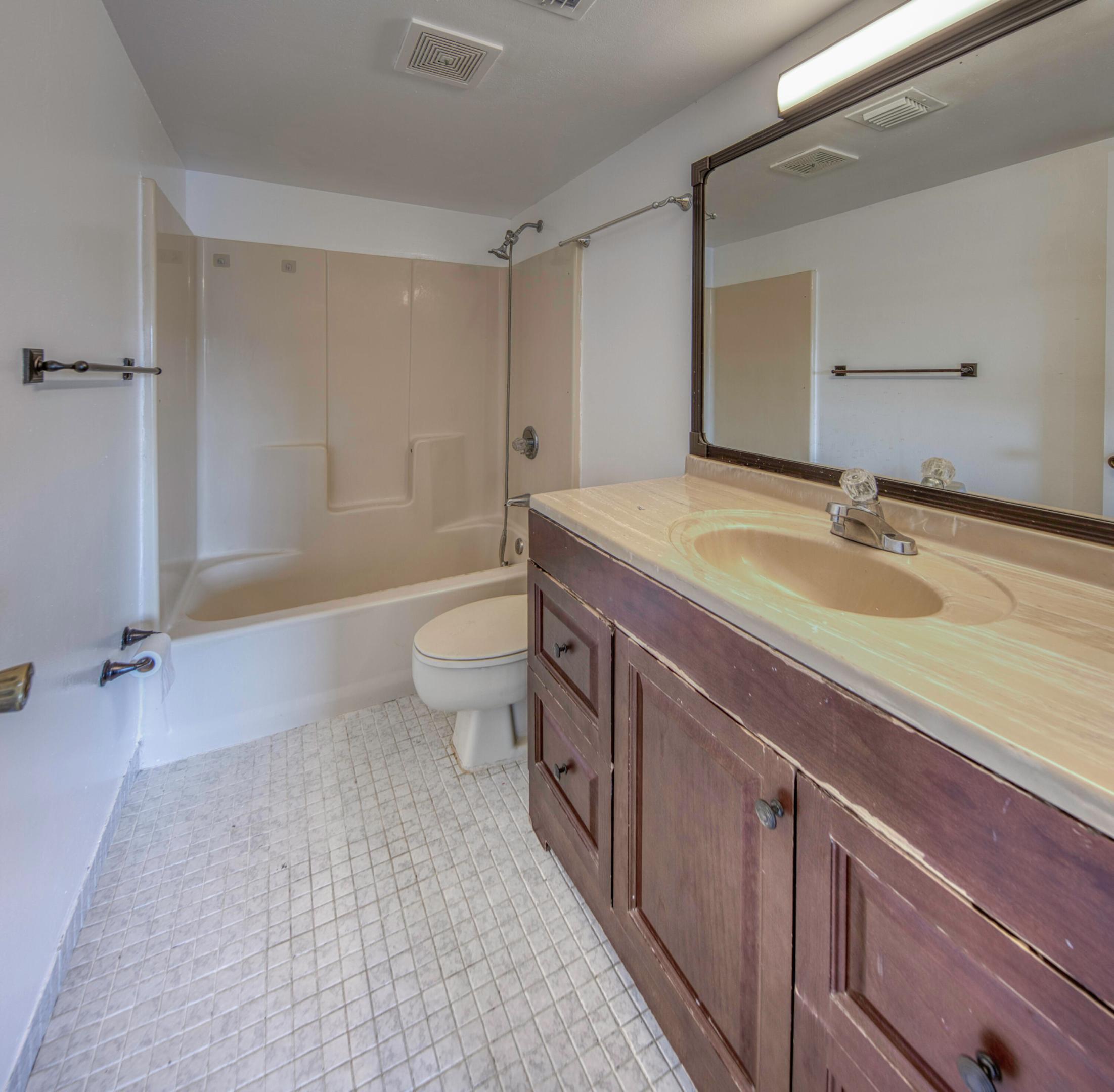 890 N FEDERAL #412, Lantana FL 33462