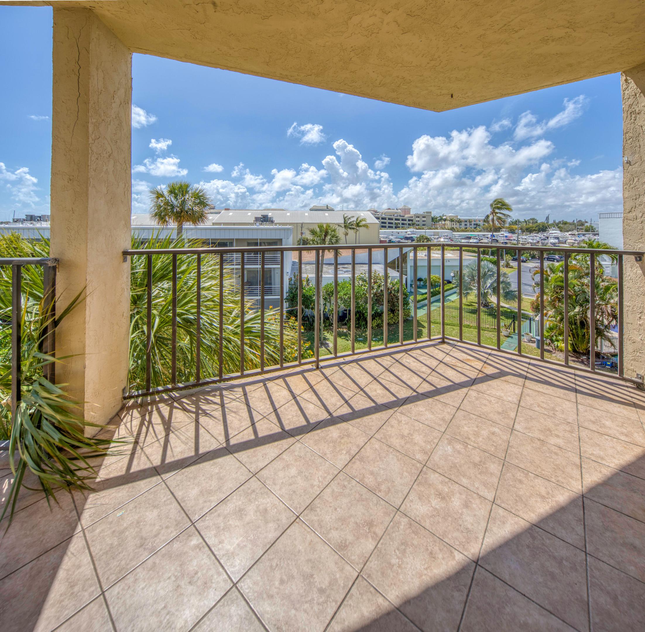 890 N FEDERAL #412, Lantana FL 33462