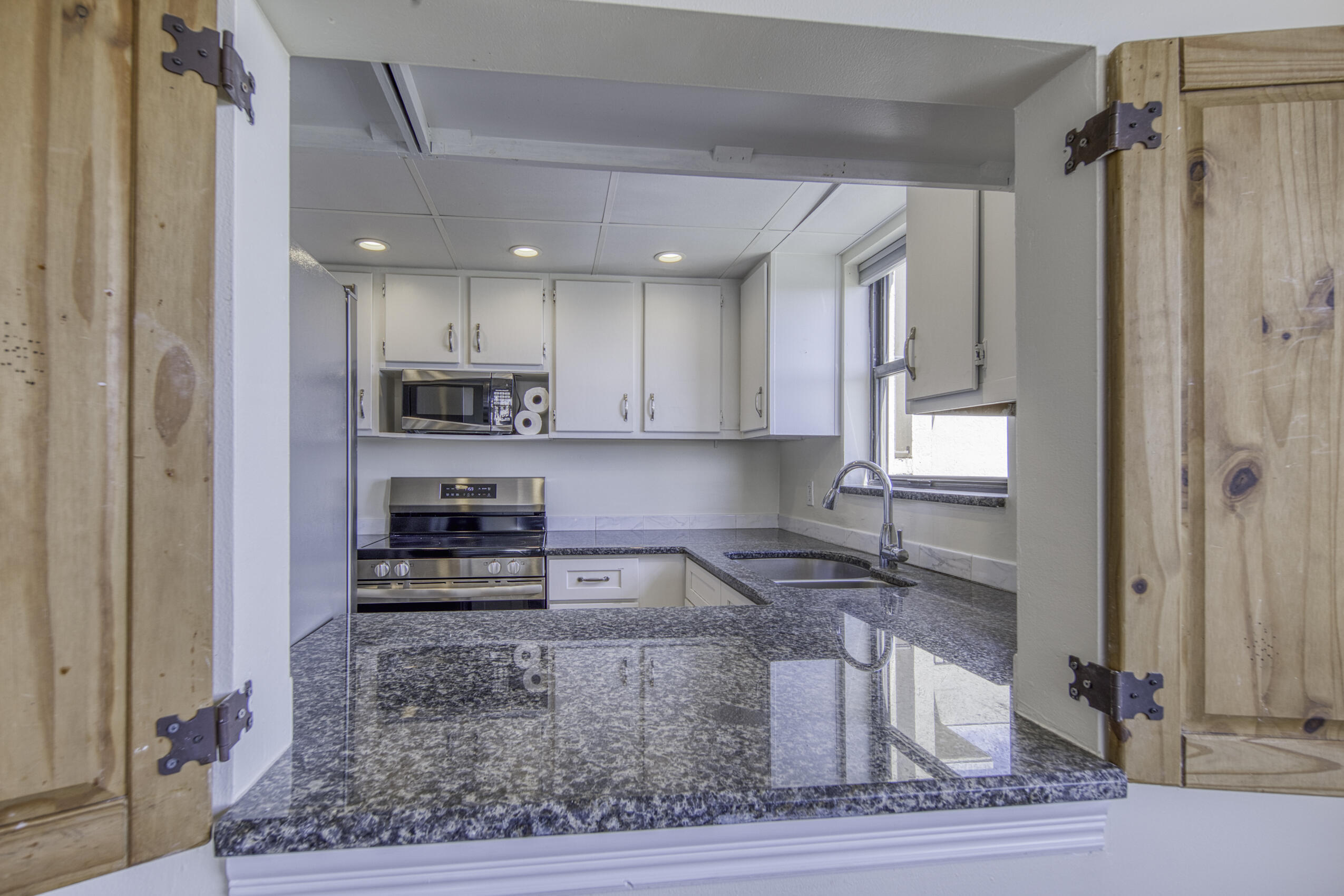 890 N FEDERAL #412, Lantana FL 33462