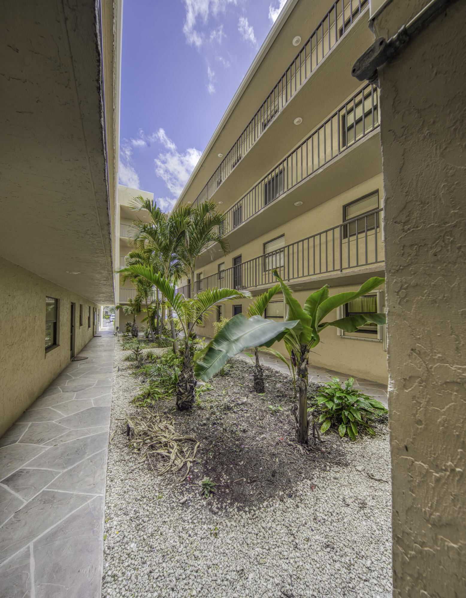 890 N FEDERAL #412, Lantana FL 33462