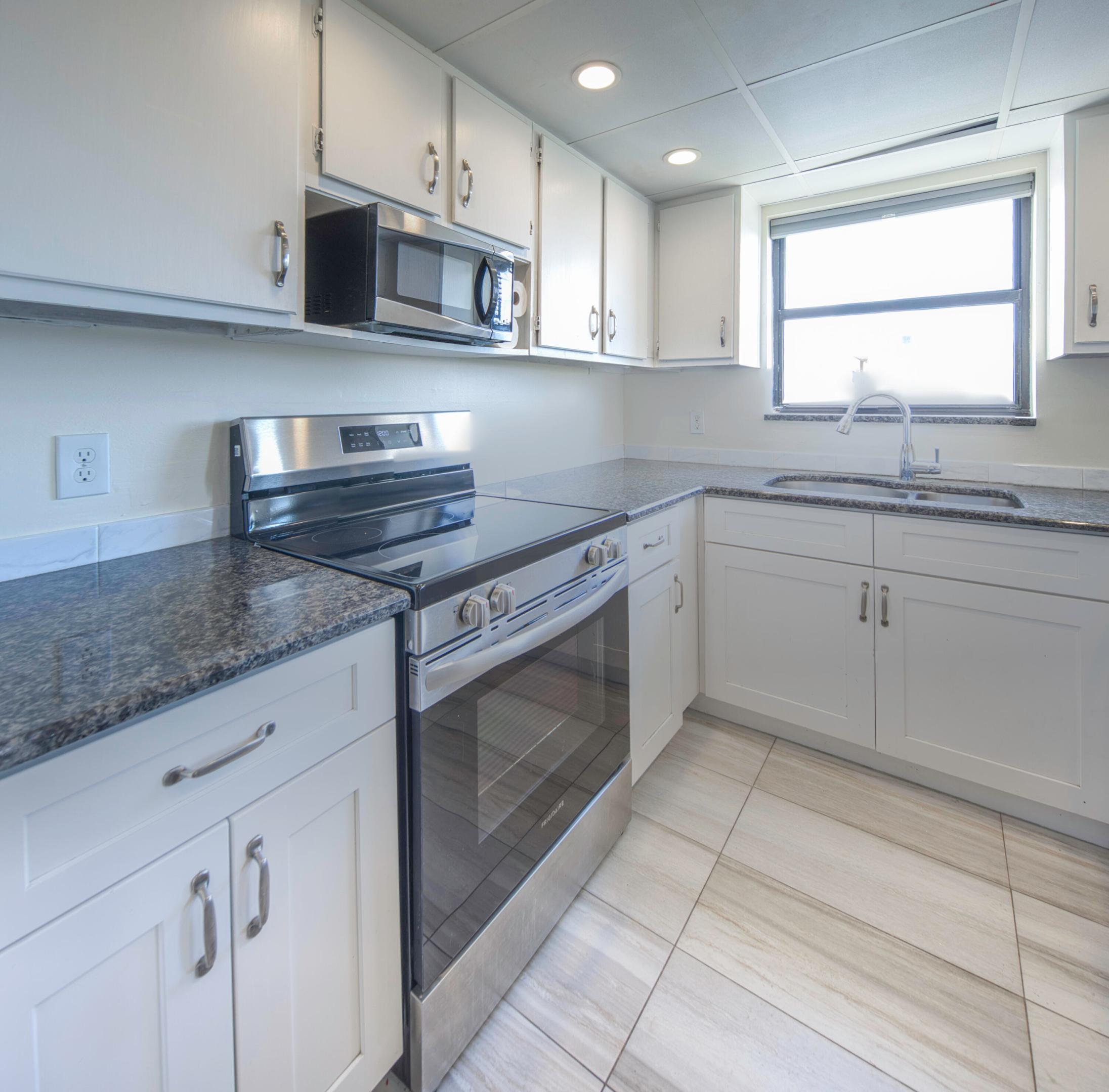 890 N FEDERAL #412, Lantana FL 33462