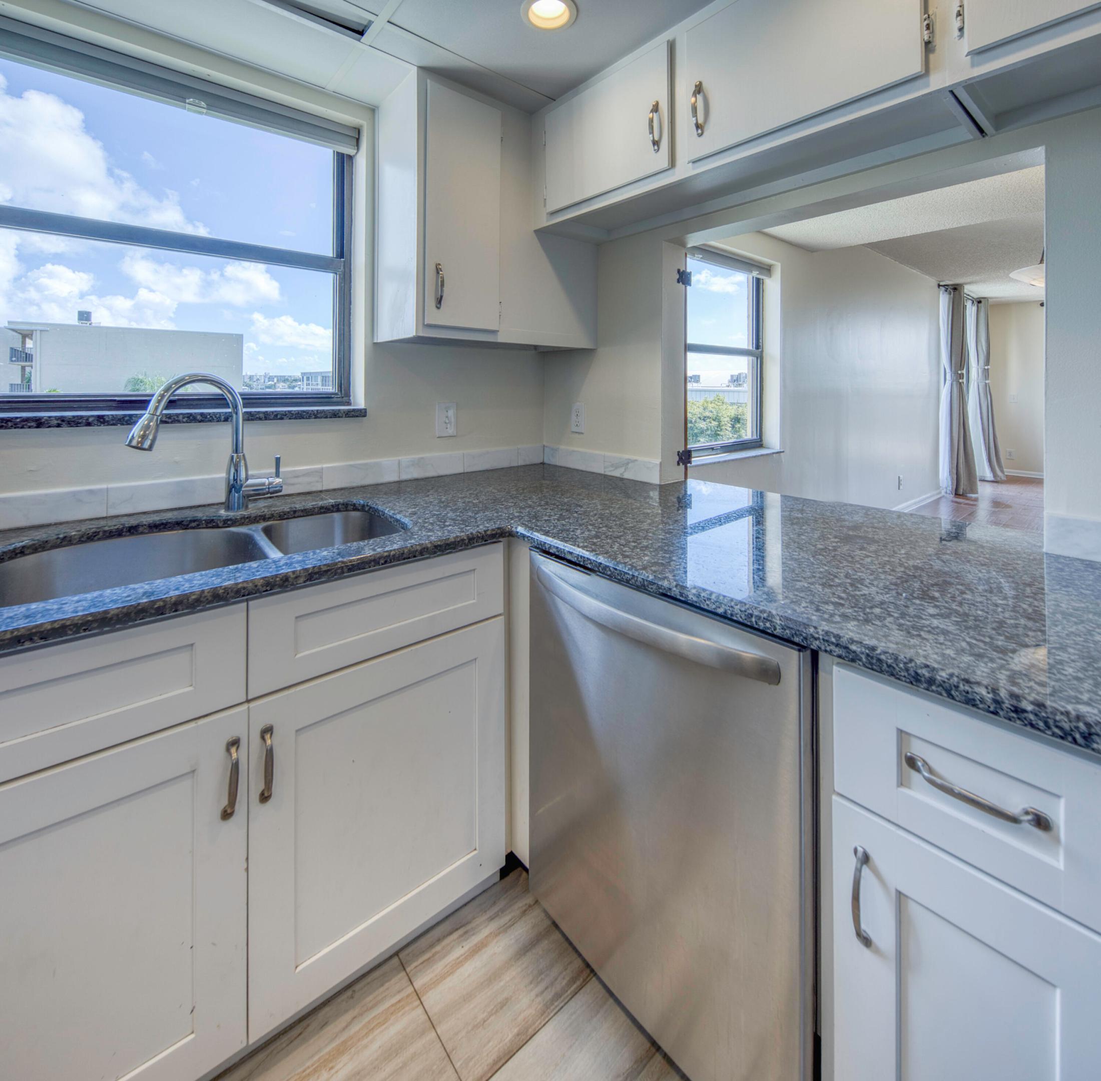 890 N FEDERAL #412, Lantana FL 33462
