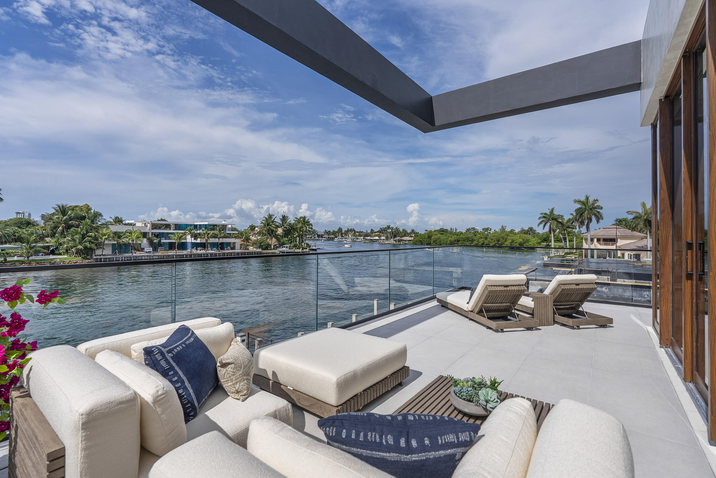 2600 NE 24TH, Lighthouse Point FL 33064