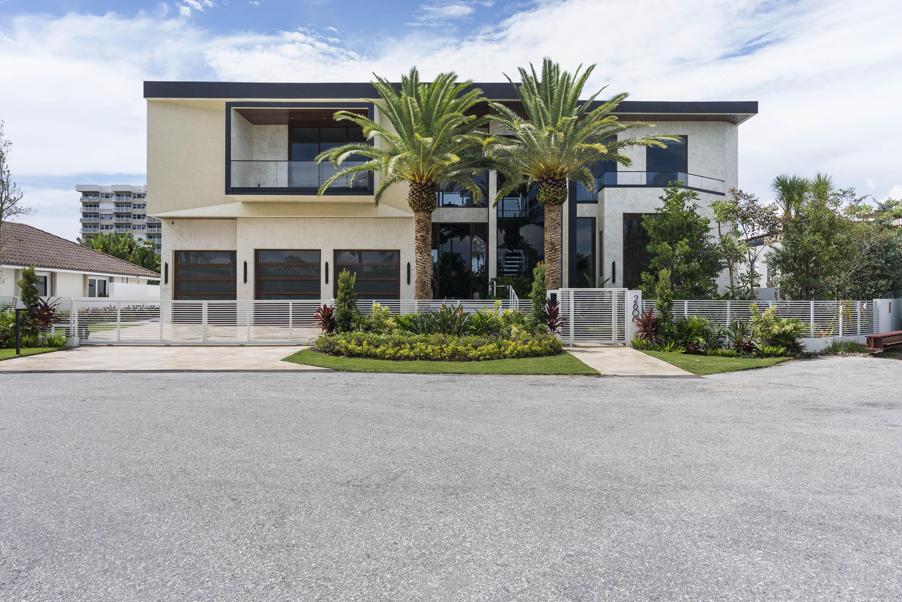 2600 NE 24TH, Lighthouse Point FL 33064