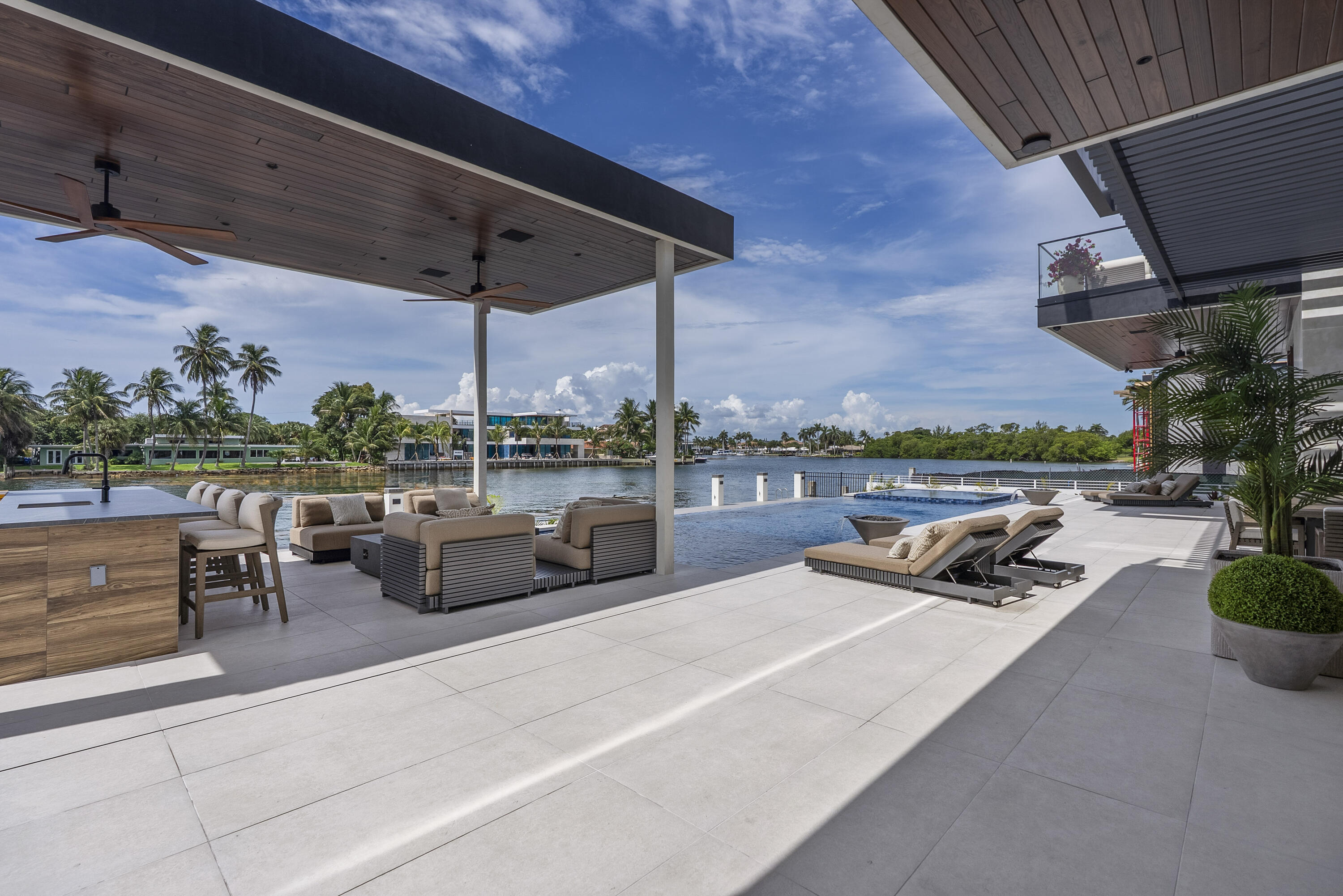 2600 NE 24TH, Lighthouse Point FL 33064