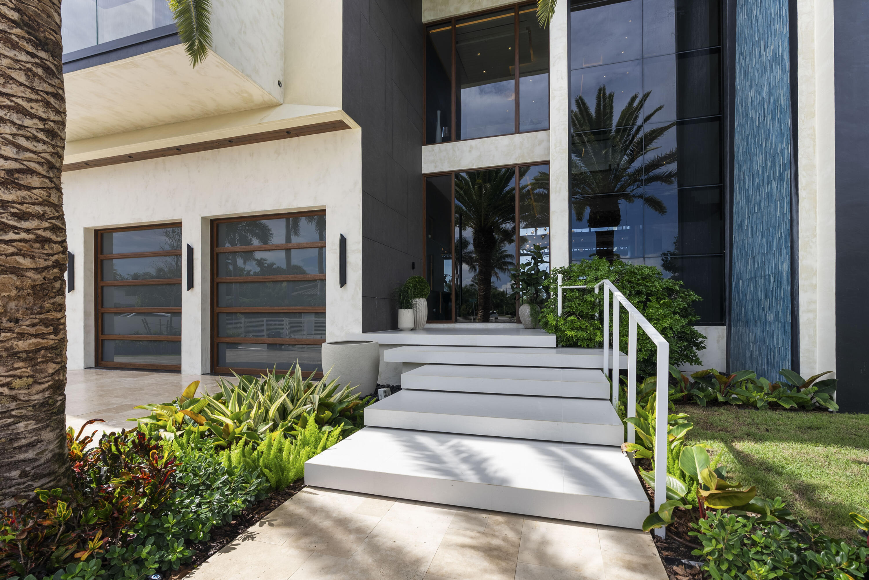 2600 NE 24TH, Lighthouse Point FL 33064