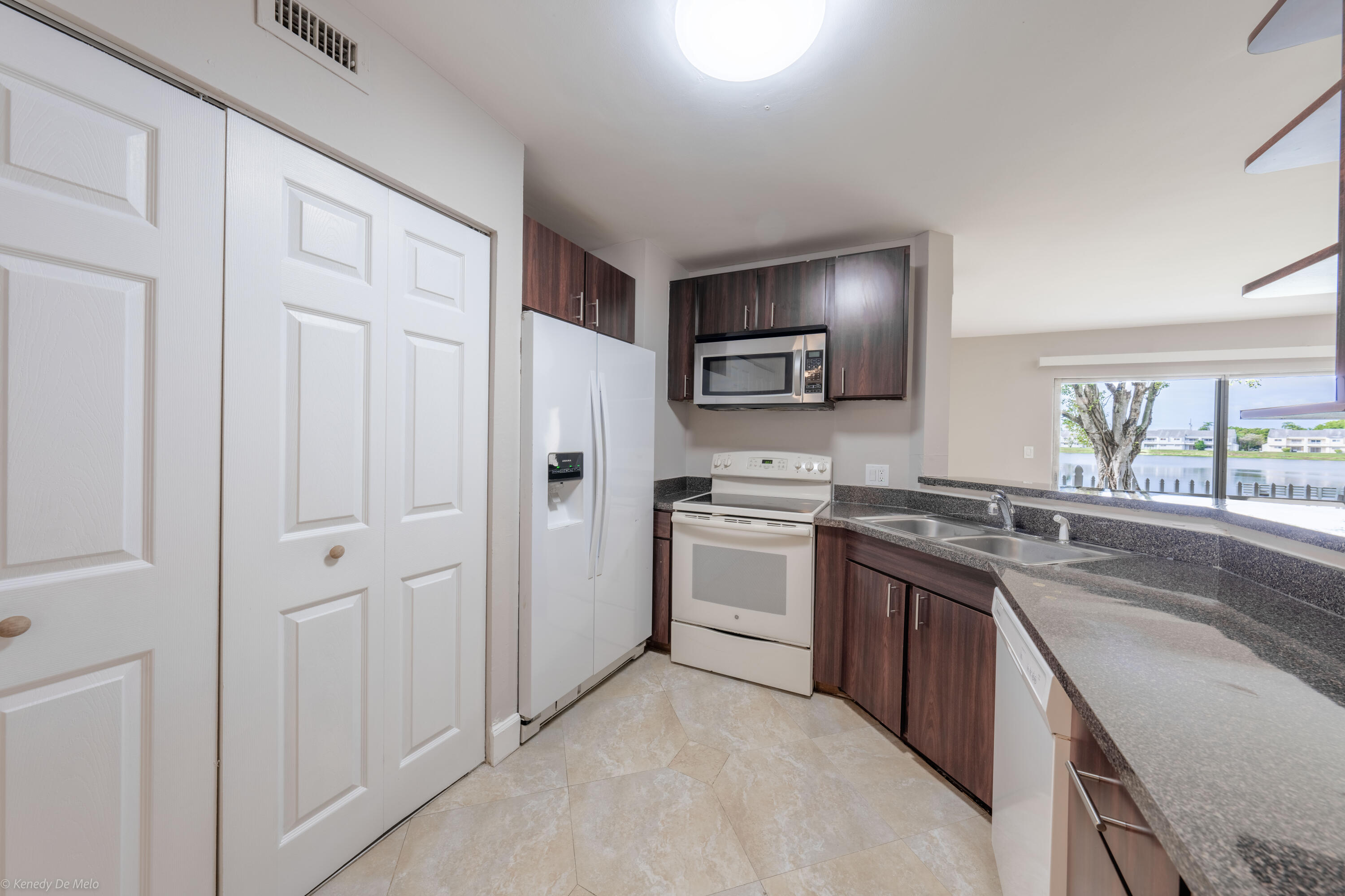 3469 NW 44th #101, Oakland Park FL 33309