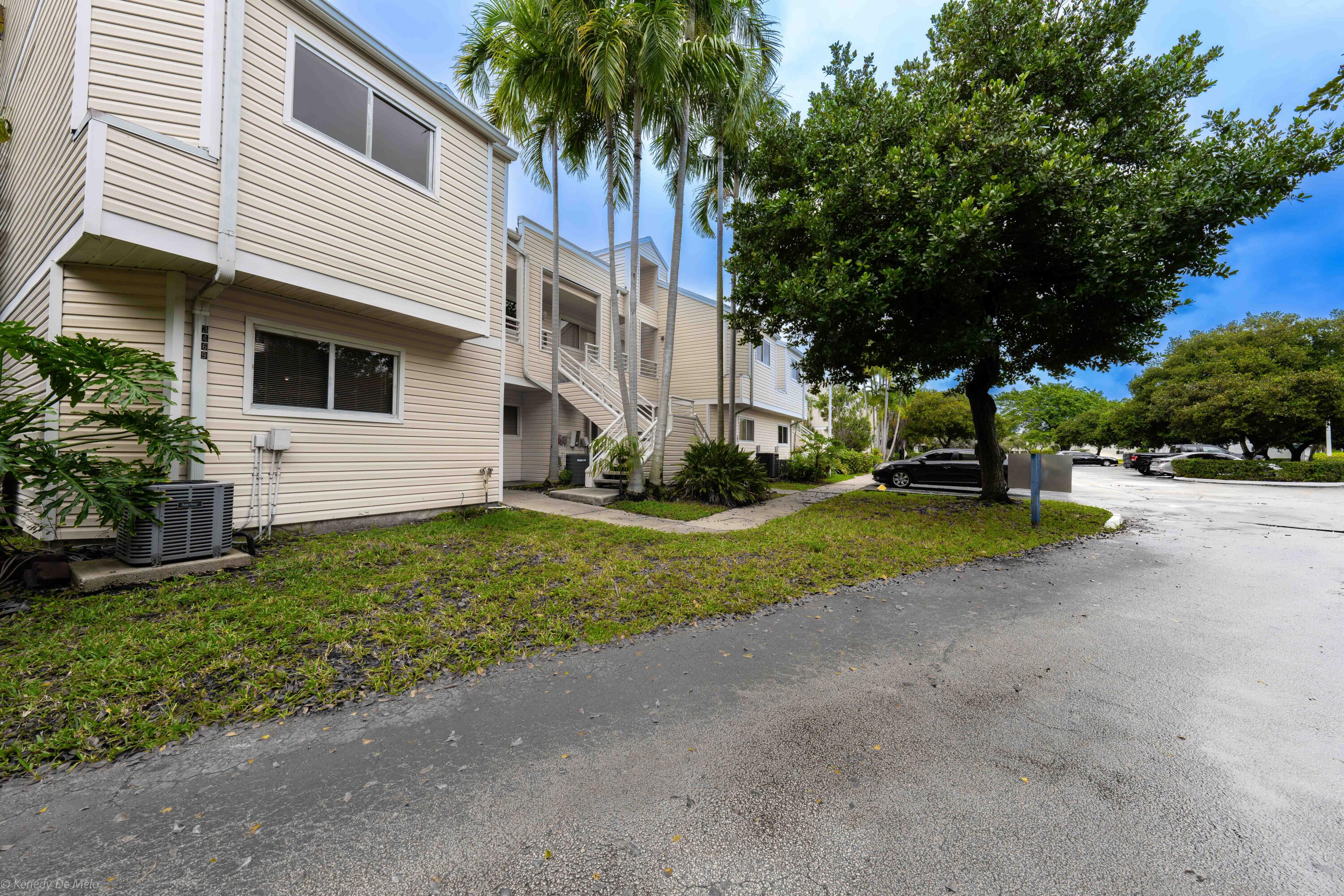 3469 NW 44th #101, Oakland Park FL 33309