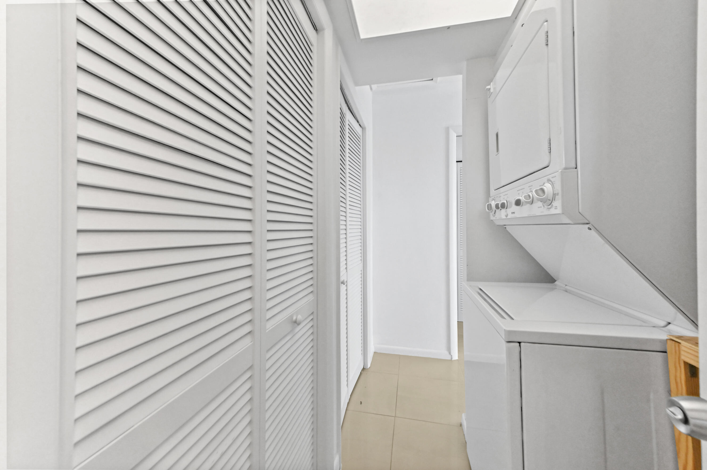2755 NE 28th #F-1, Lighthouse Point FL 33064