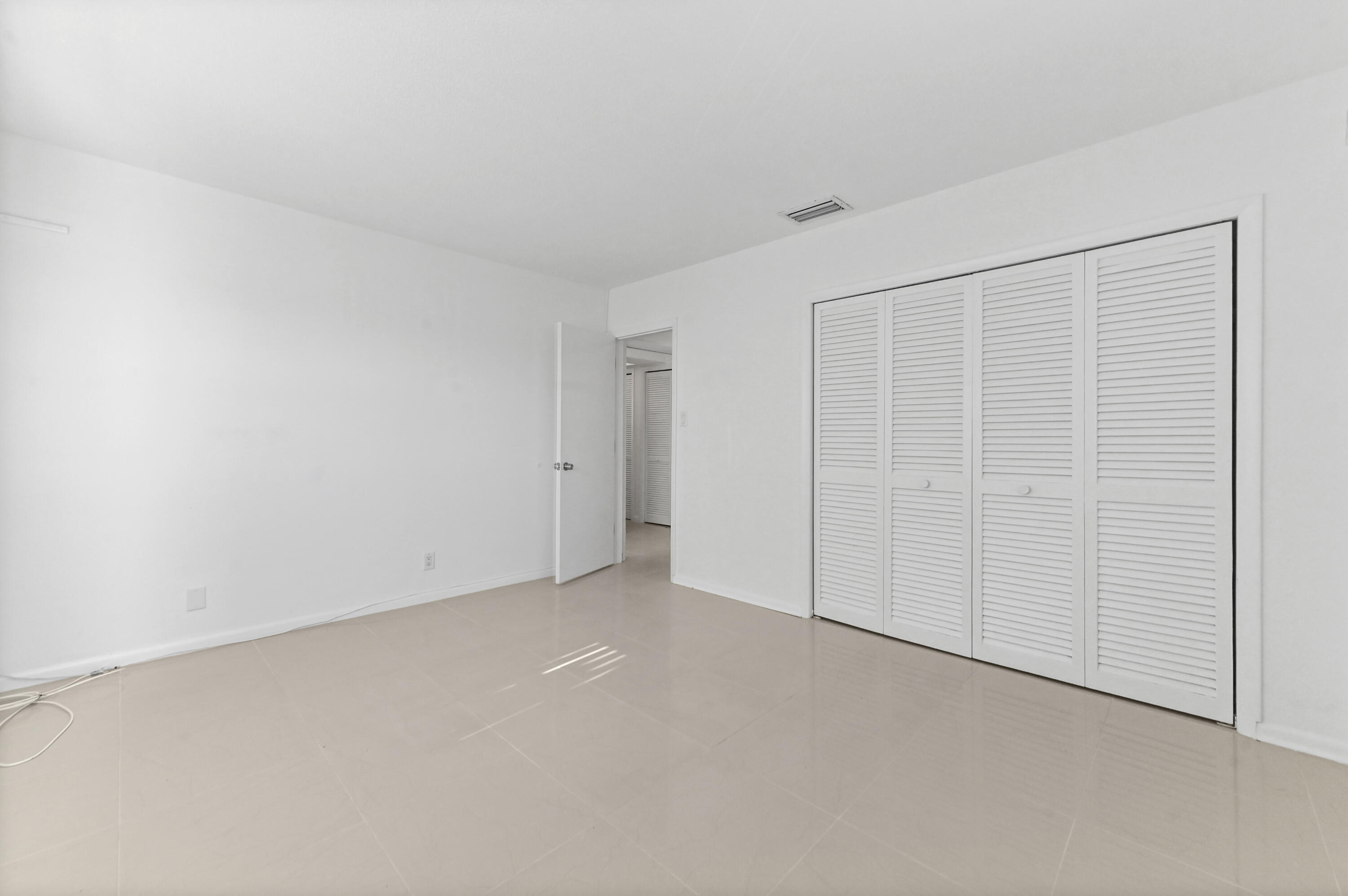 2755 NE 28th #F-1, Lighthouse Point FL 33064