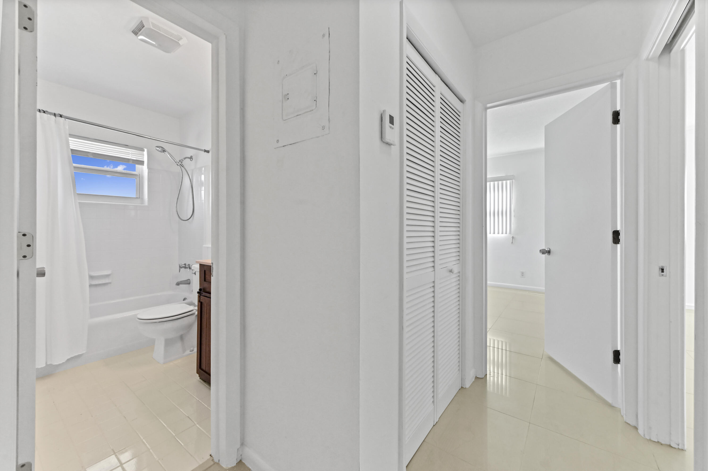 2755 NE 28th #F-1, Lighthouse Point FL 33064