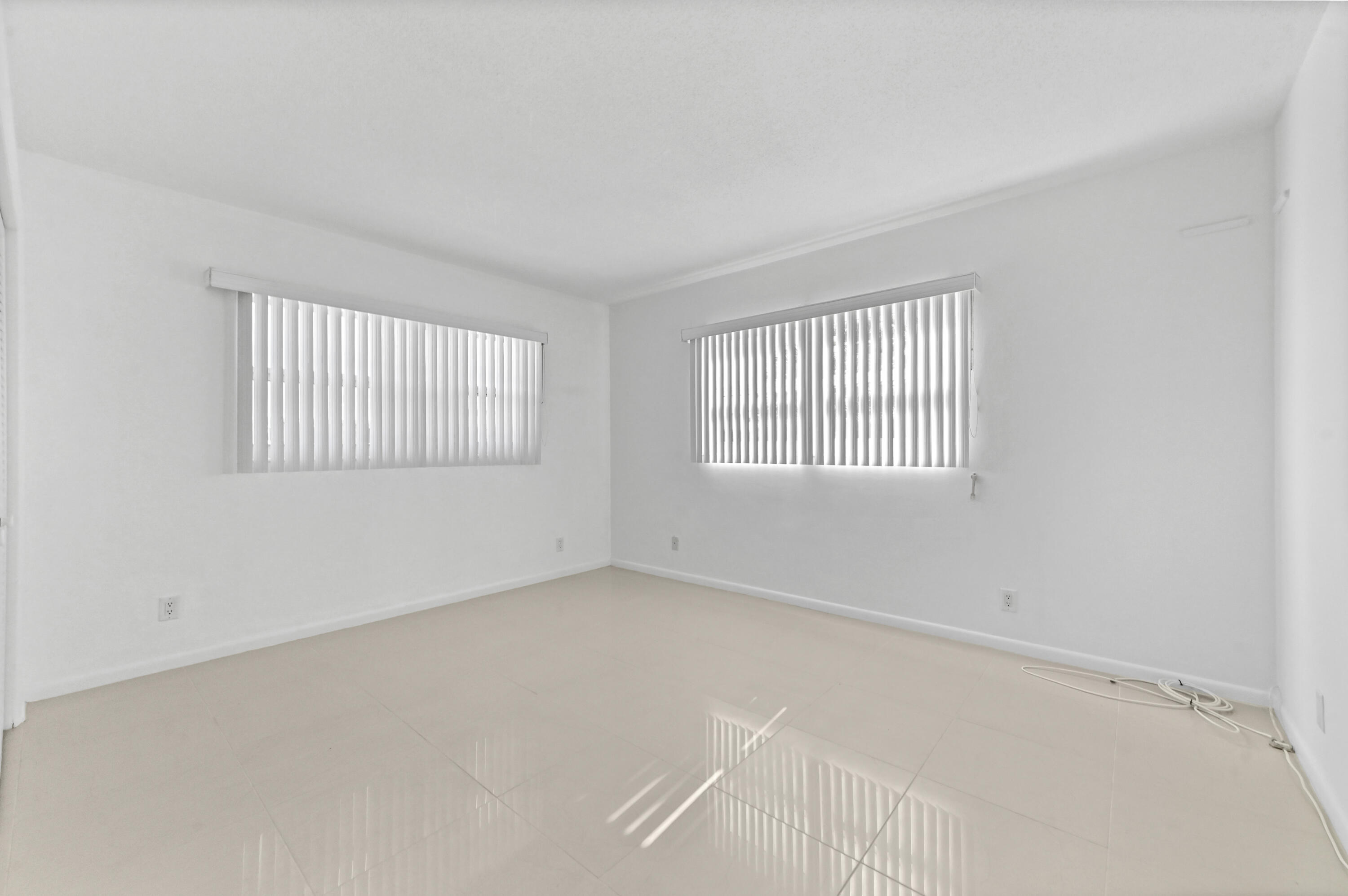 2755 NE 28th #F-1, Lighthouse Point FL 33064