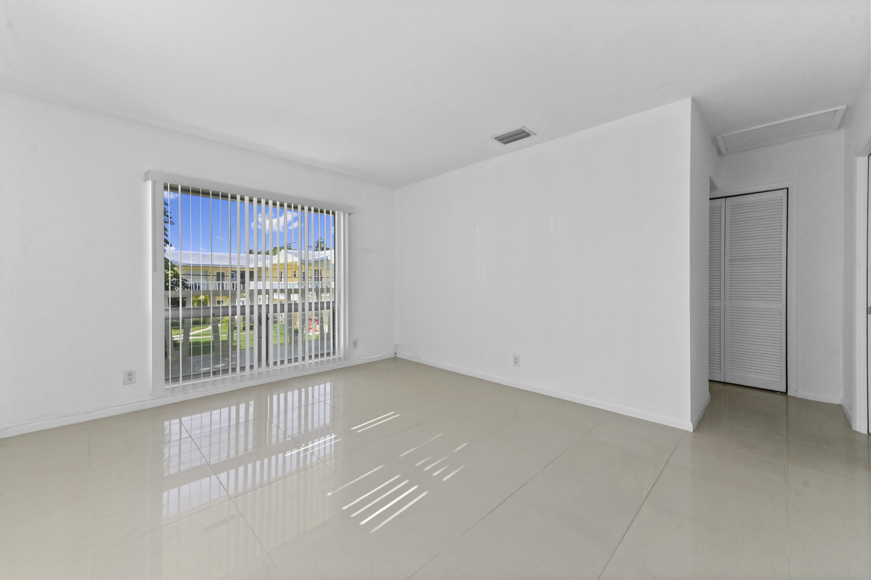 2755 NE 28th #F-1, Lighthouse Point FL 33064