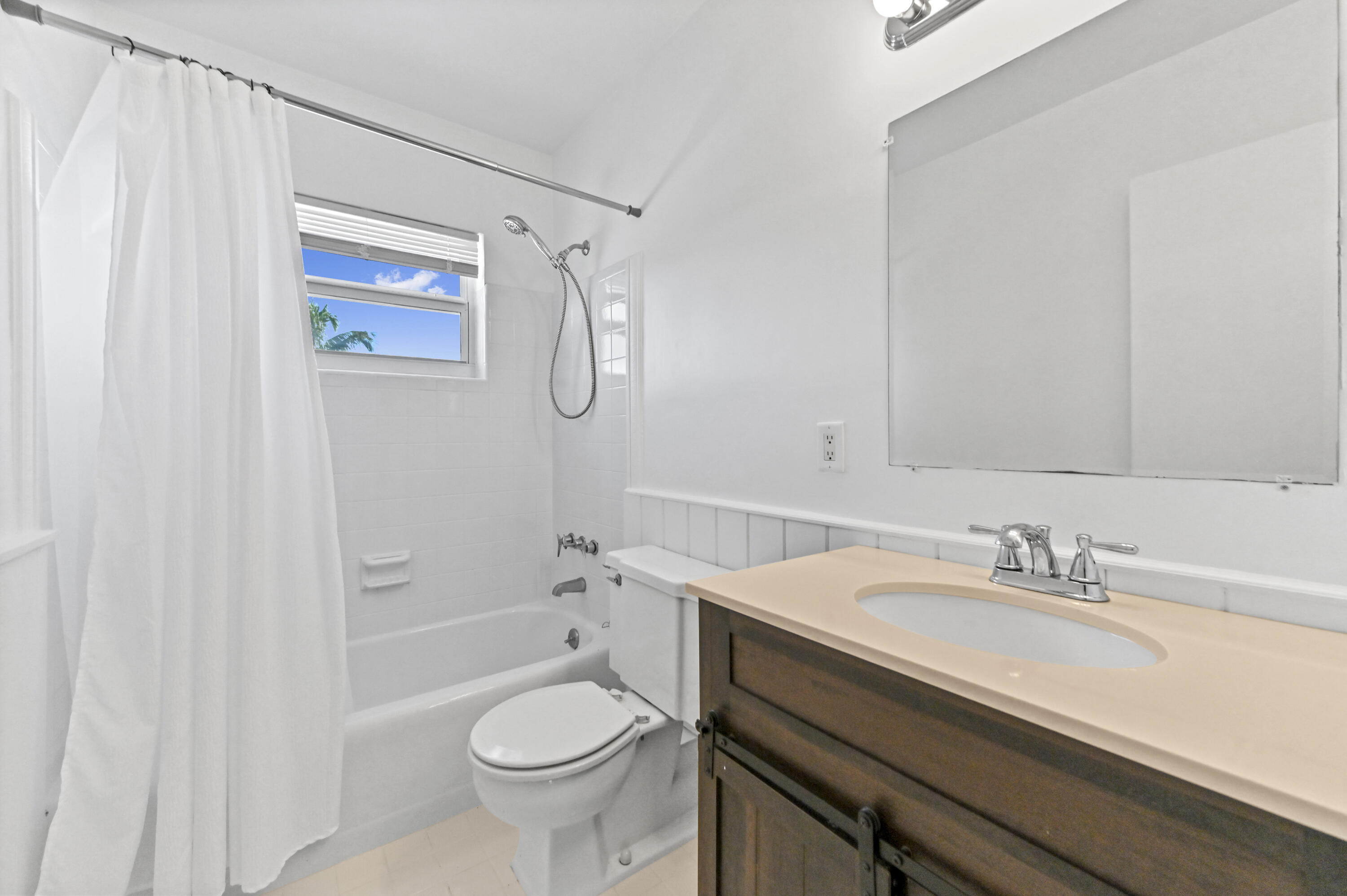 2755 NE 28th #F-1, Lighthouse Point FL 33064