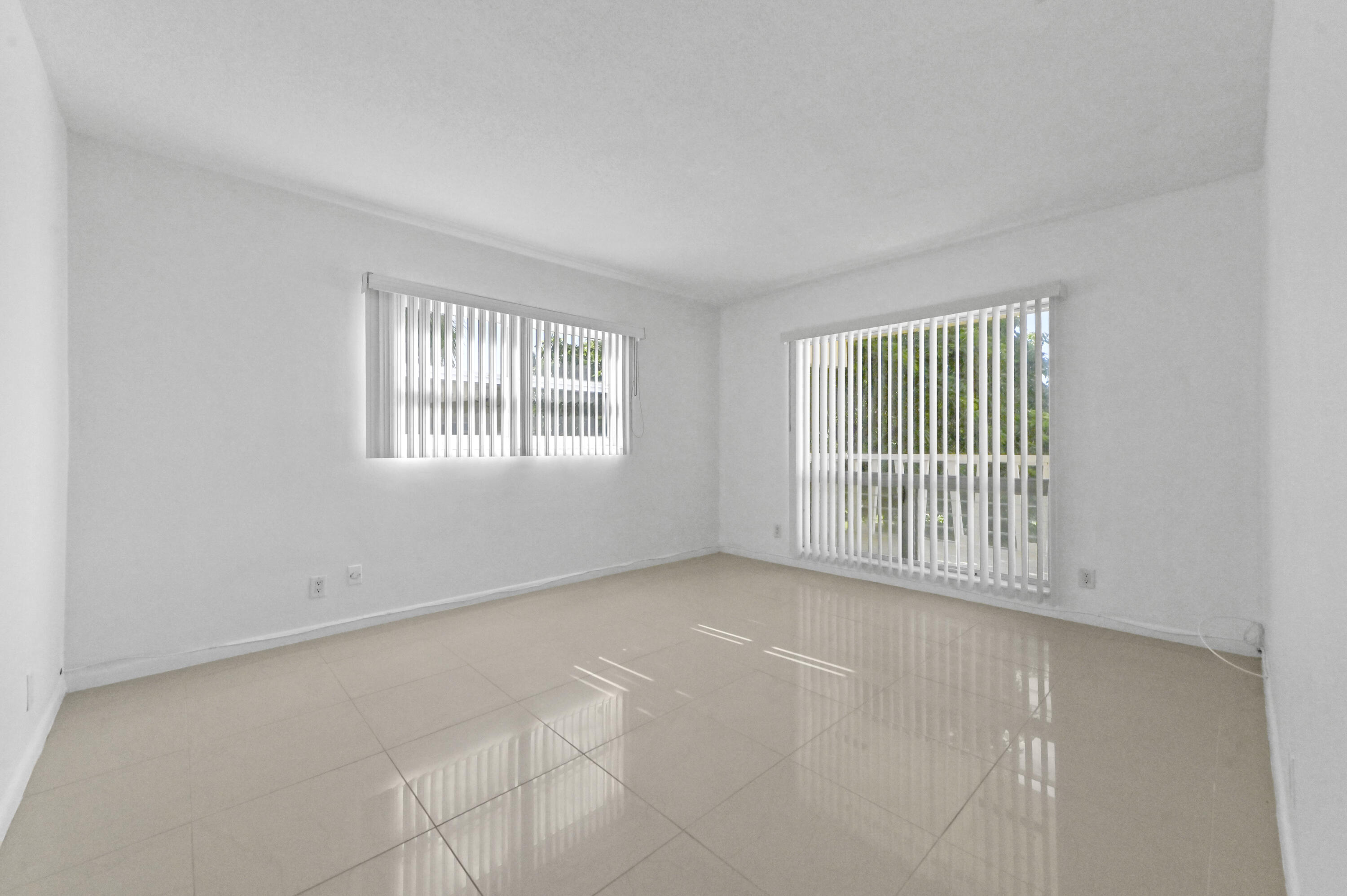 2755 NE 28th #F-1, Lighthouse Point FL 33064