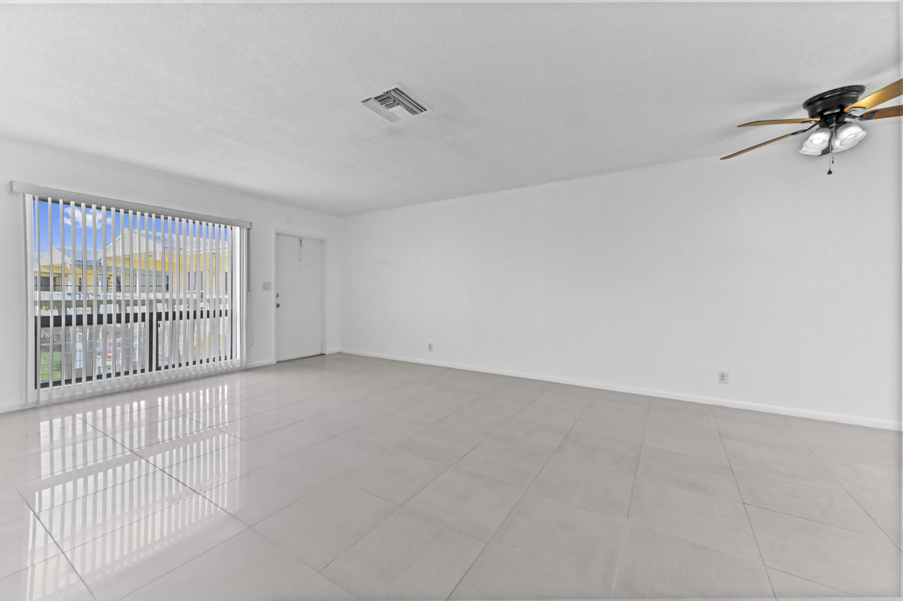 2755 NE 28th #F-1, Lighthouse Point FL 33064