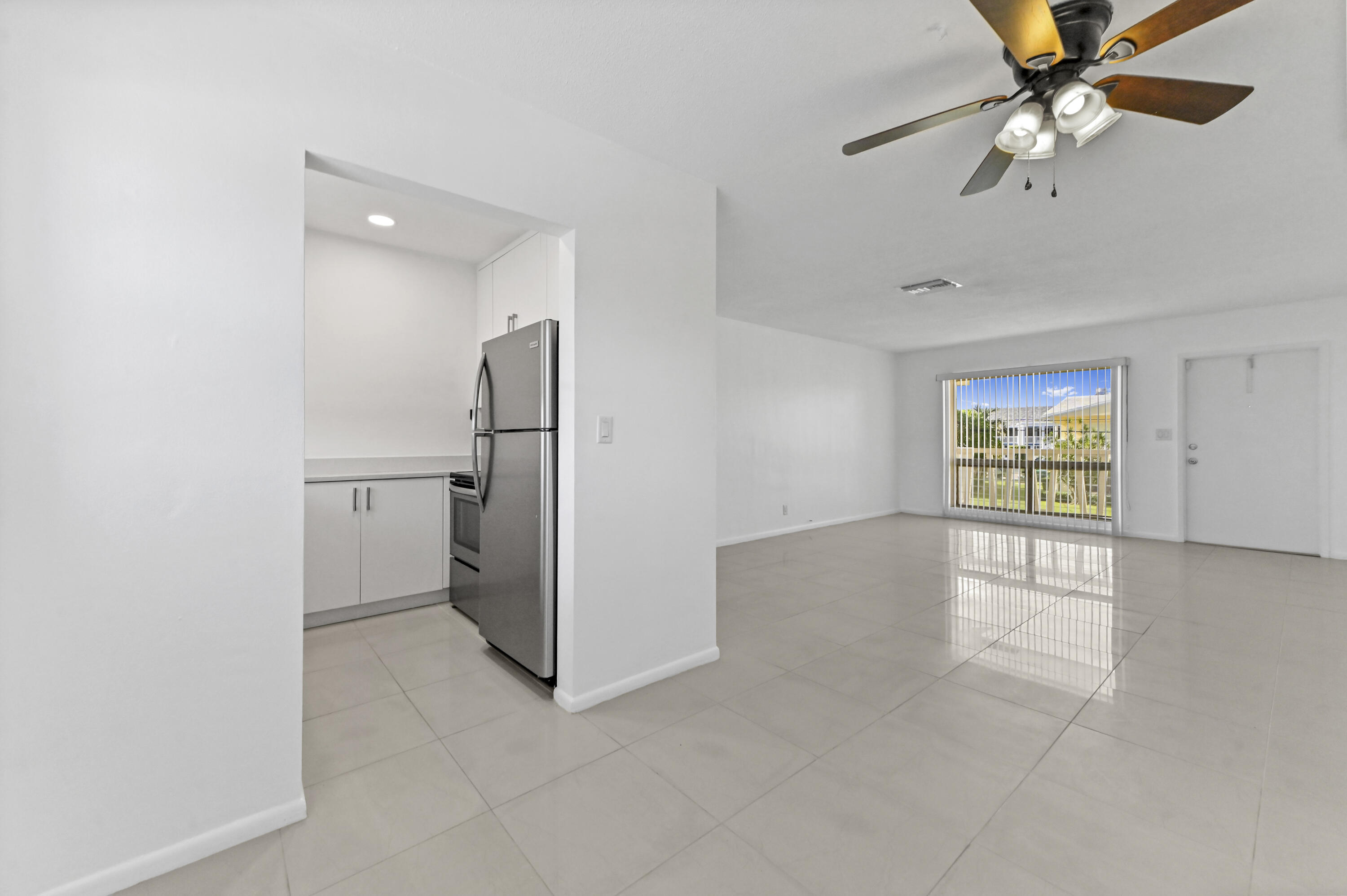 2755 NE 28th #F-1, Lighthouse Point FL 33064
