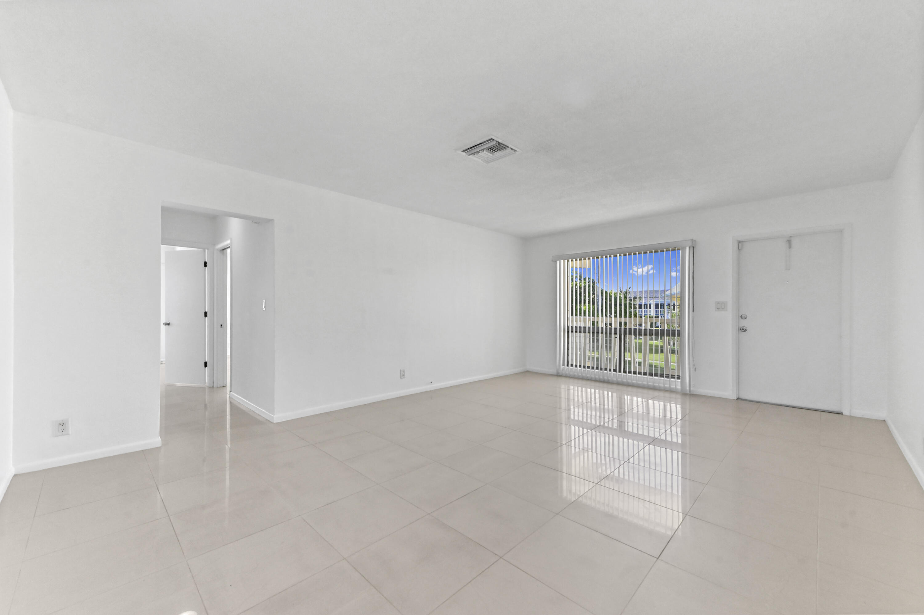 2755 NE 28th #F-1, Lighthouse Point FL 33064