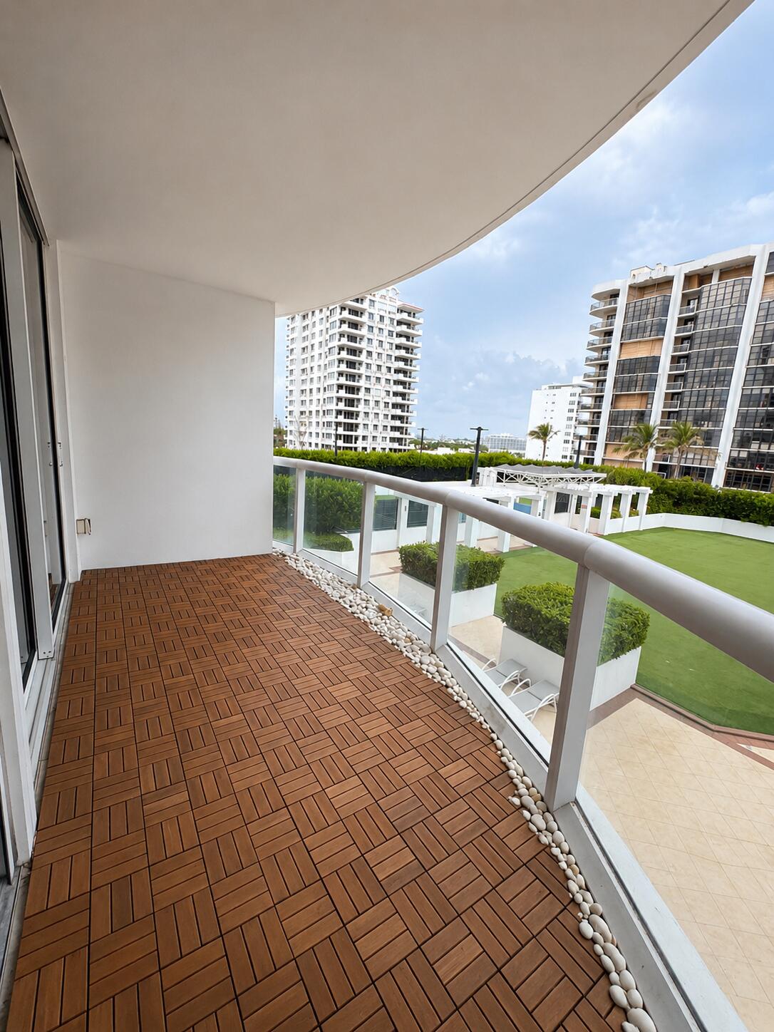 6365 Collins #811, Miami Beach FL 33141