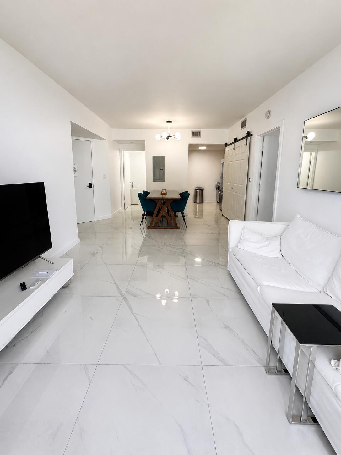 6365 Collins #811, Miami Beach FL 33141