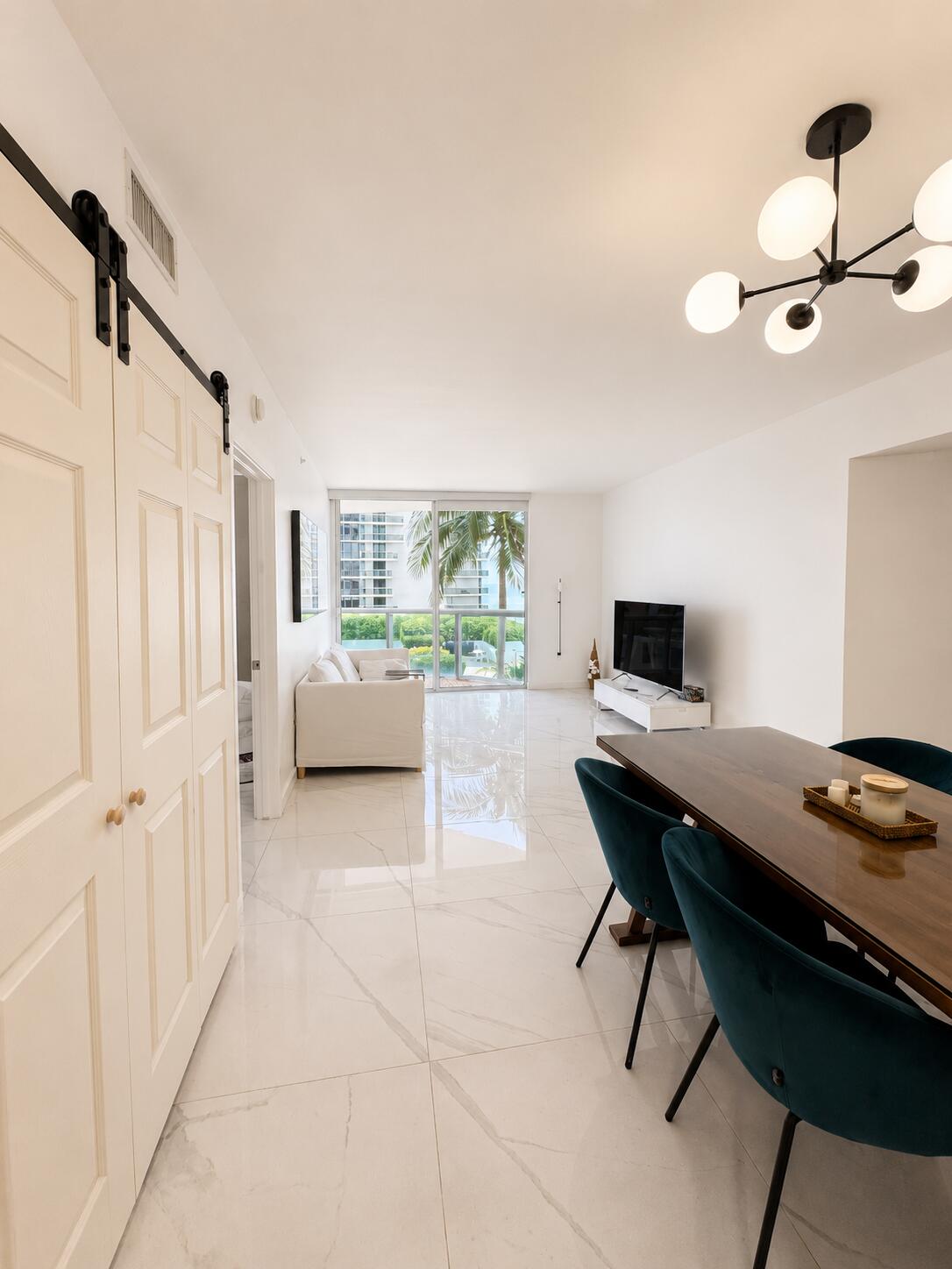 6365 Collins #811, Miami Beach FL 33141
