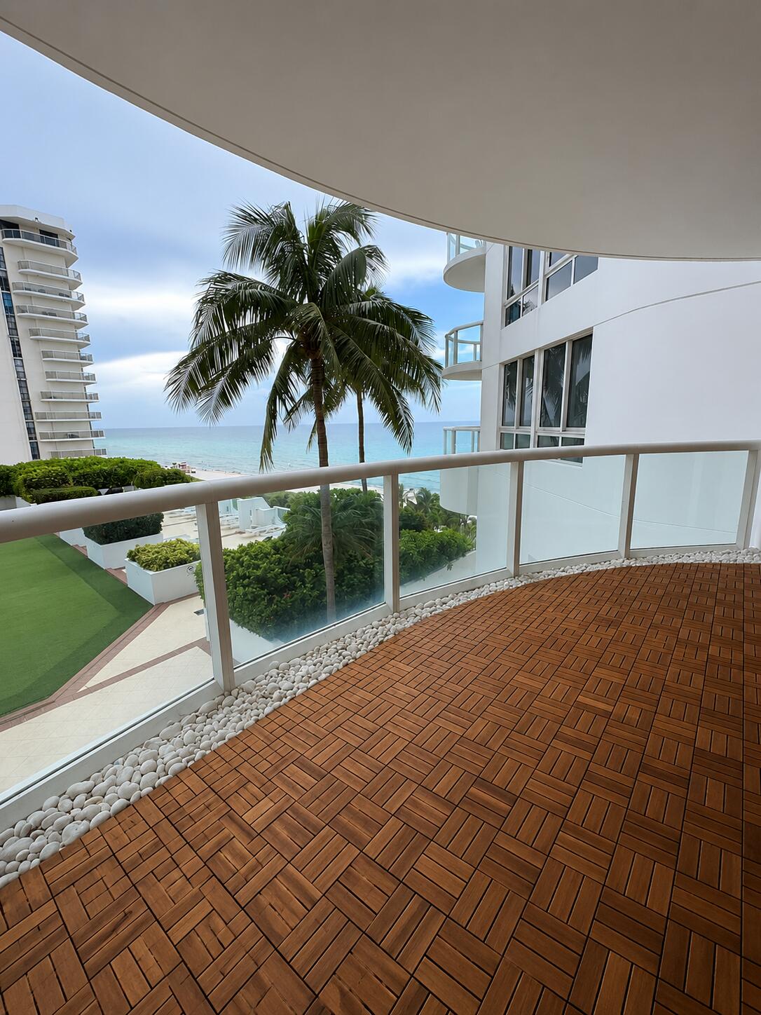 6365 Collins #811, Miami Beach FL 33141
