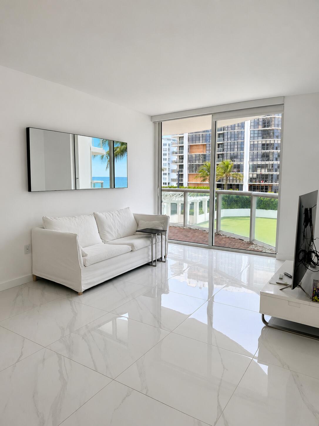 6365 Collins #811, Miami Beach FL 33141