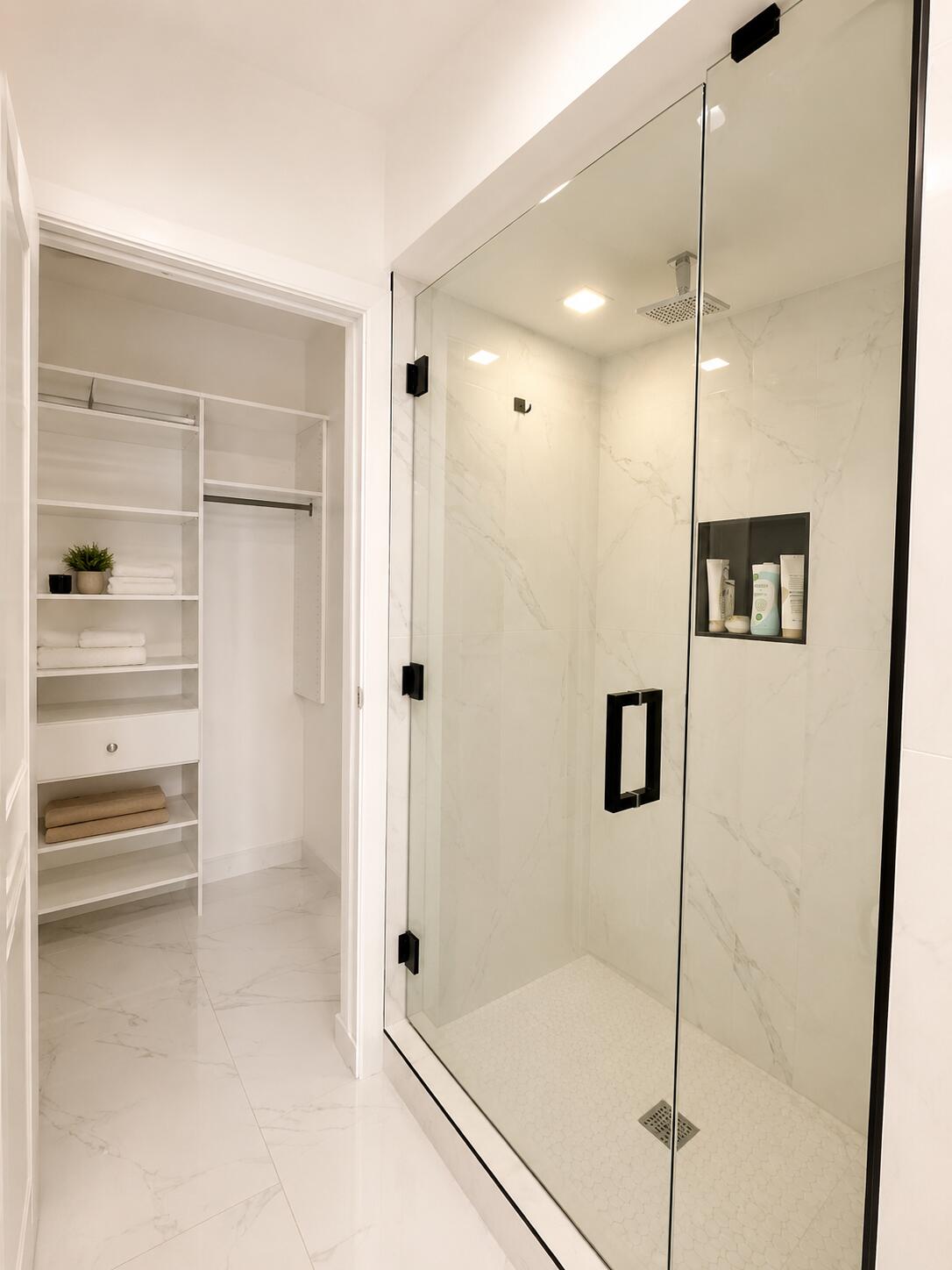 6365 Collins #811, Miami Beach FL 33141
