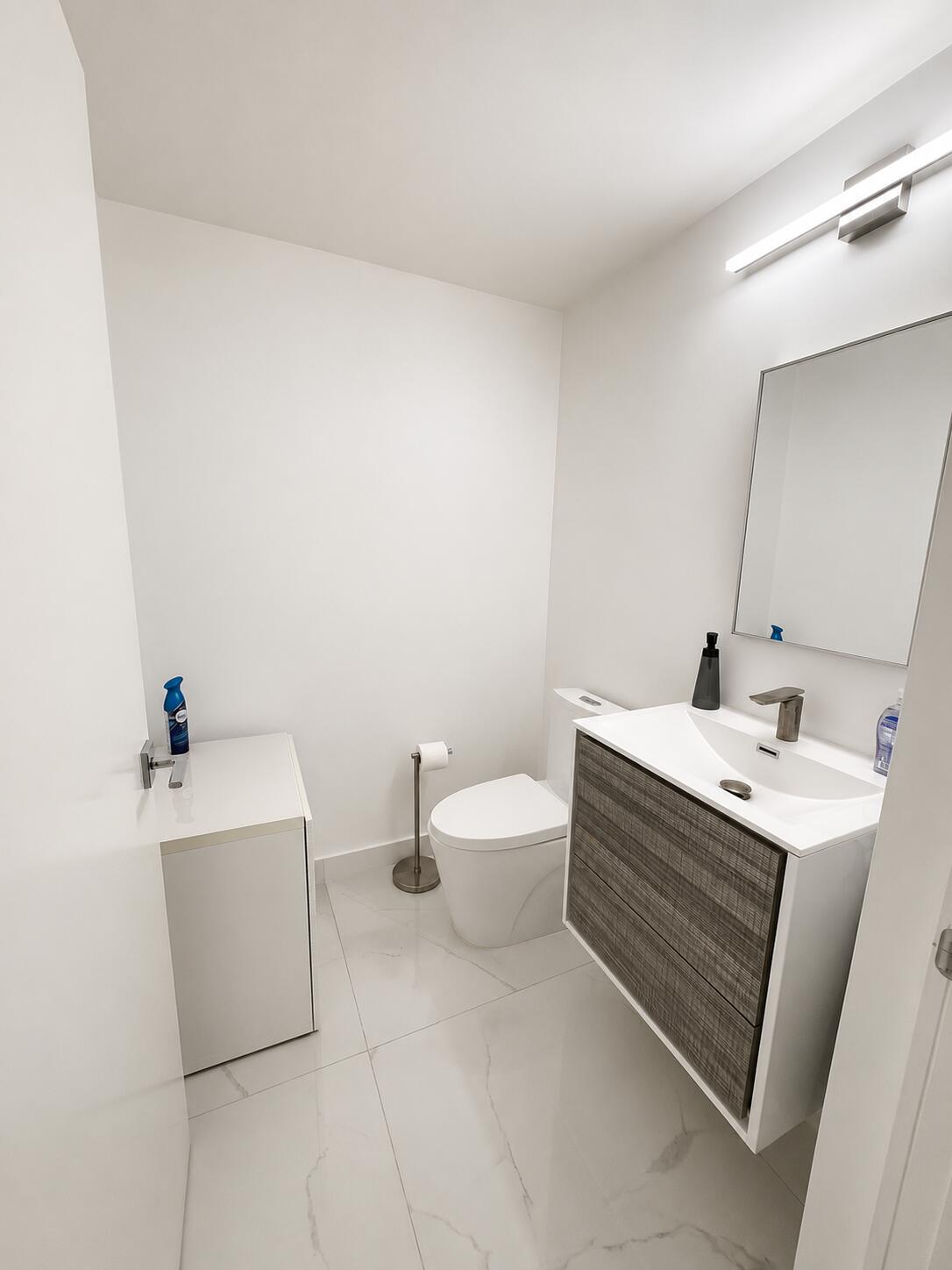 6365 Collins #811, Miami Beach FL 33141