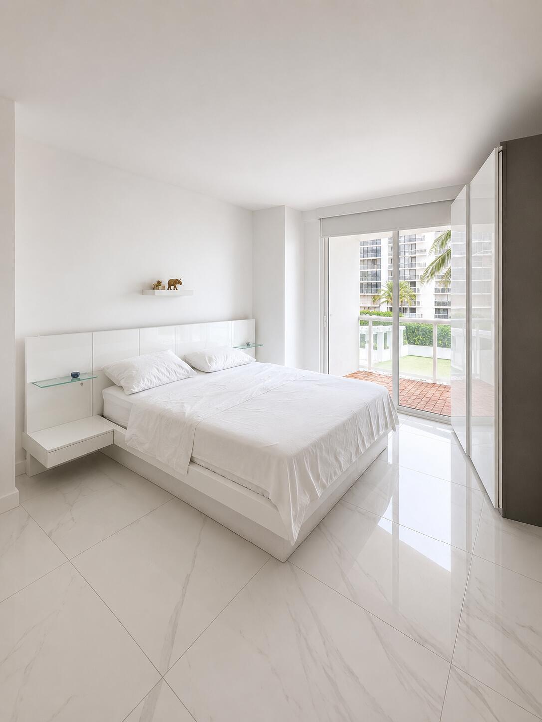 6365 Collins #811, Miami Beach FL 33141