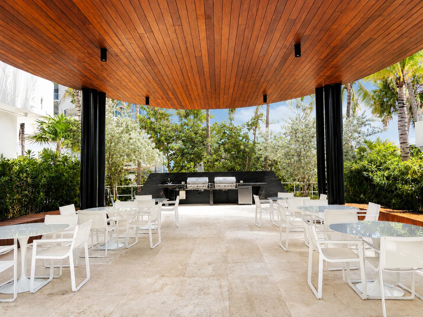 6365 Collins #811, Miami Beach FL 33141