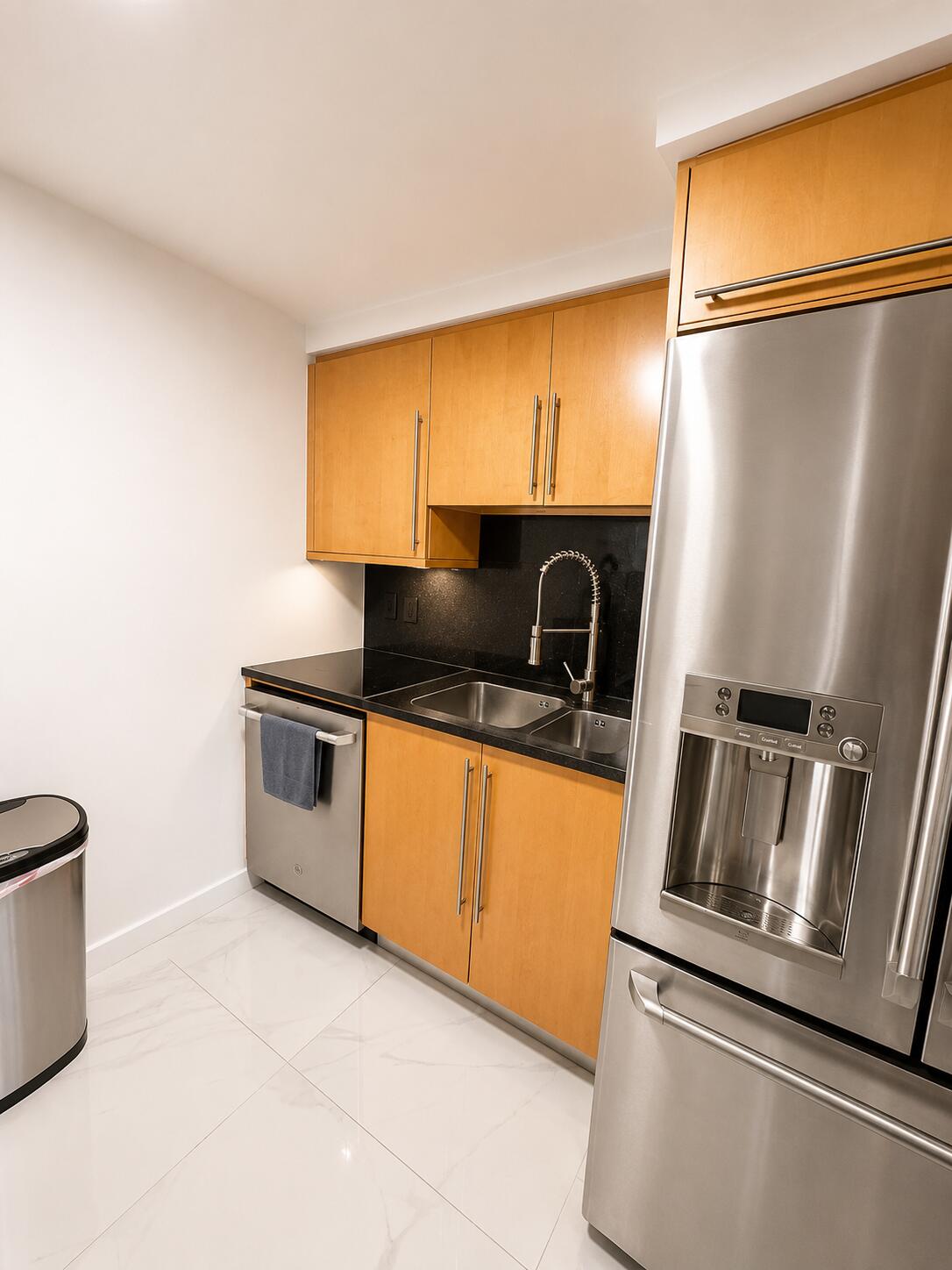 6365 Collins #811, Miami Beach FL 33141