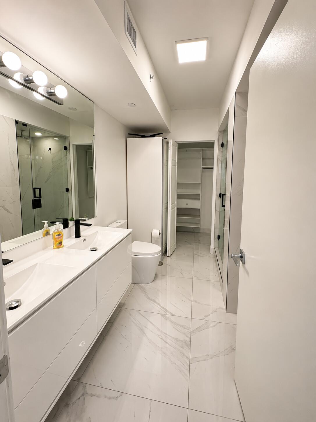 6365 Collins #811, Miami Beach FL 33141