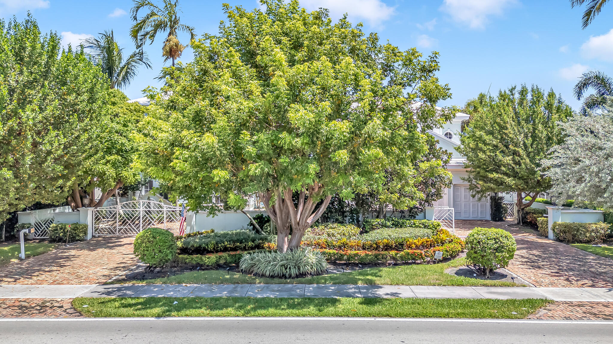 2409 NE 27TH, Lighthouse Point FL 33064