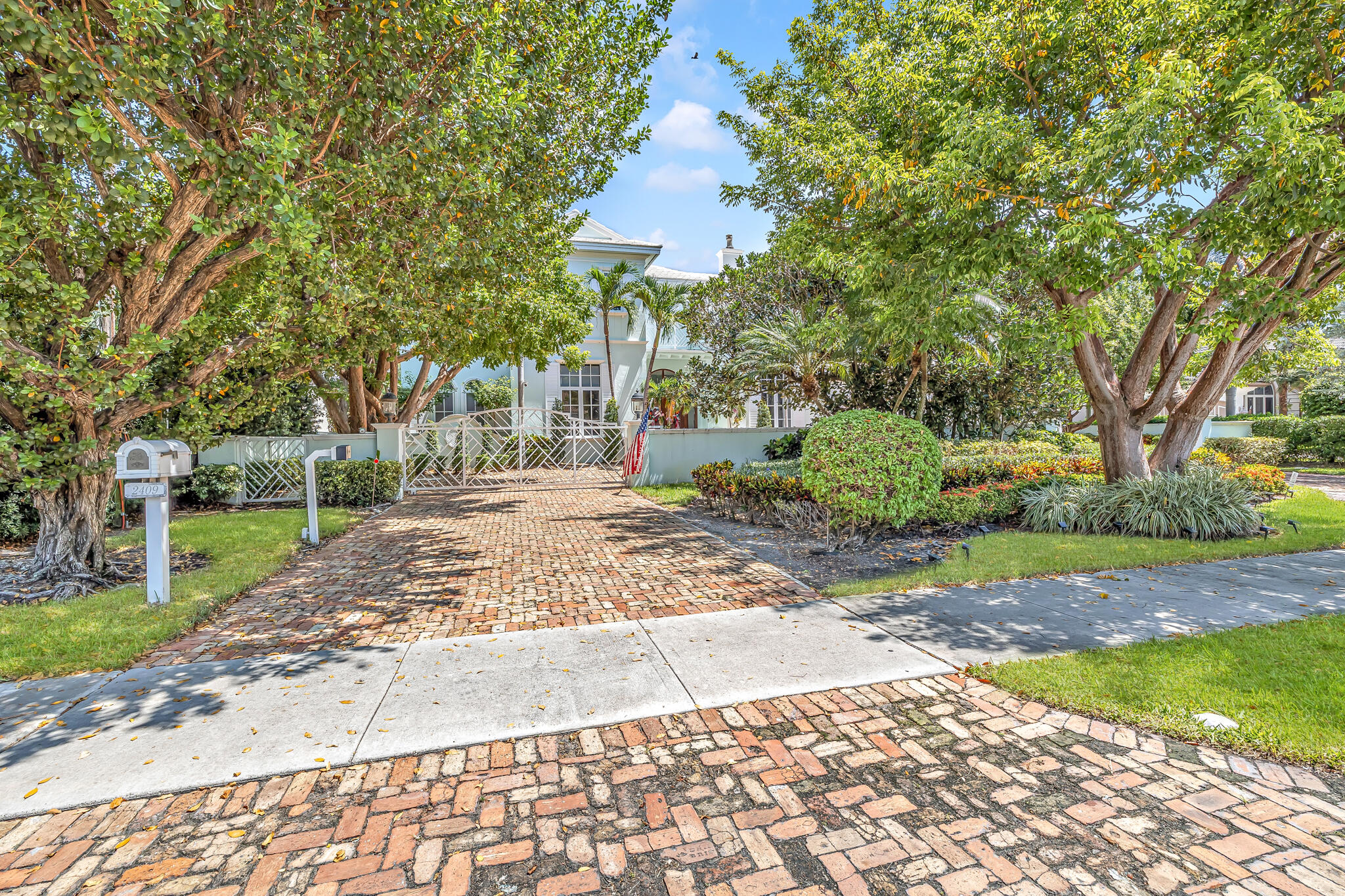 2409 NE 27TH, Lighthouse Point FL 33064