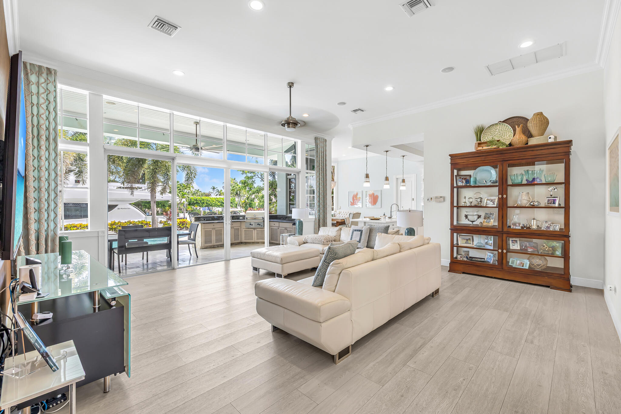 2409 NE 27TH, Lighthouse Point FL 33064