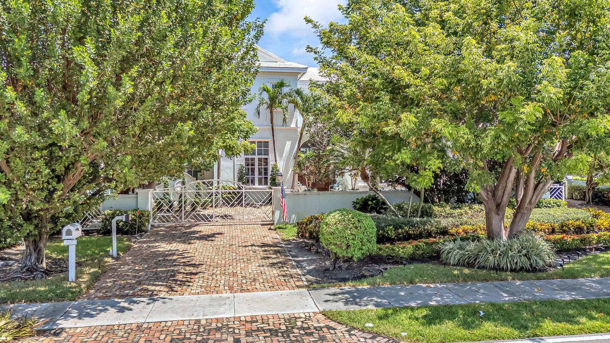 2409 NE 27TH, Lighthouse Point FL 33064