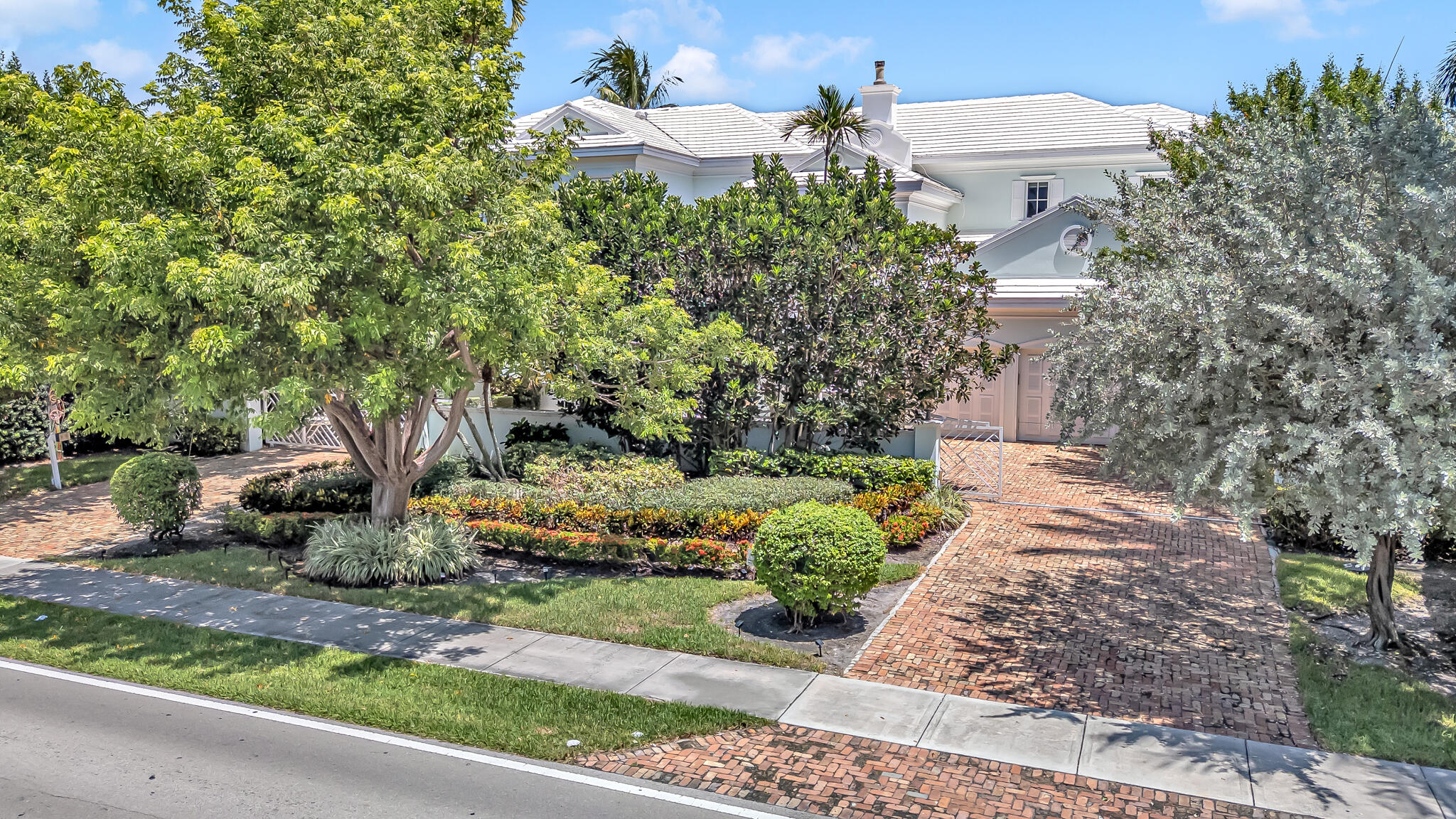 2409 NE 27TH, Lighthouse Point FL 33064