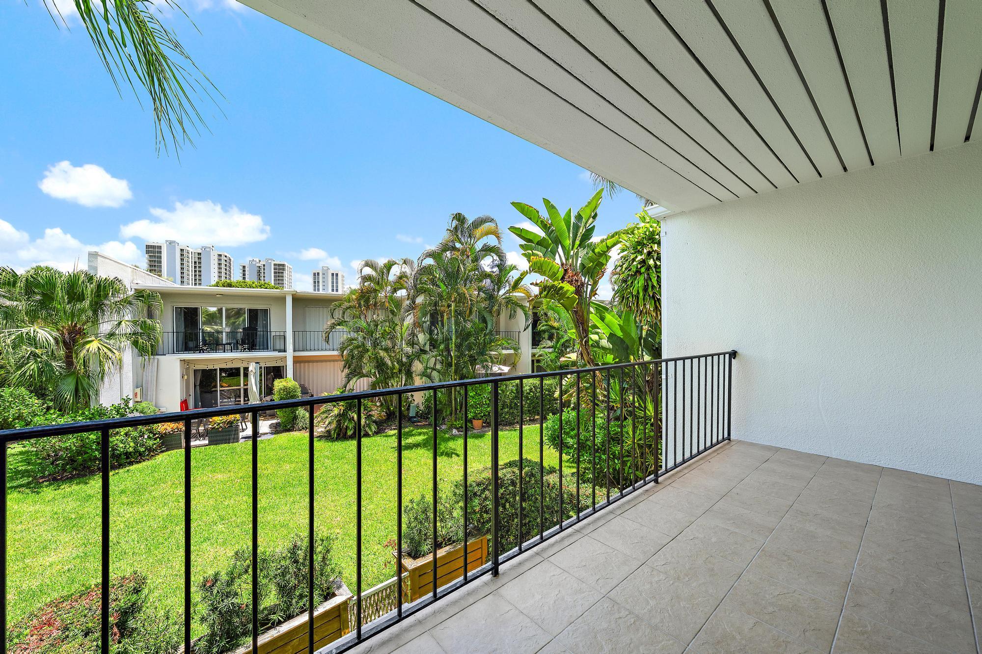 388 Golfview #H, North Palm Beach FL 33408