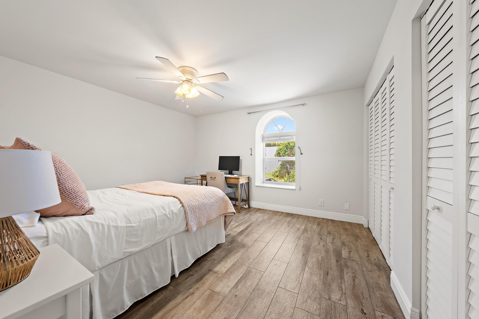 388 Golfview #H, North Palm Beach FL 33408