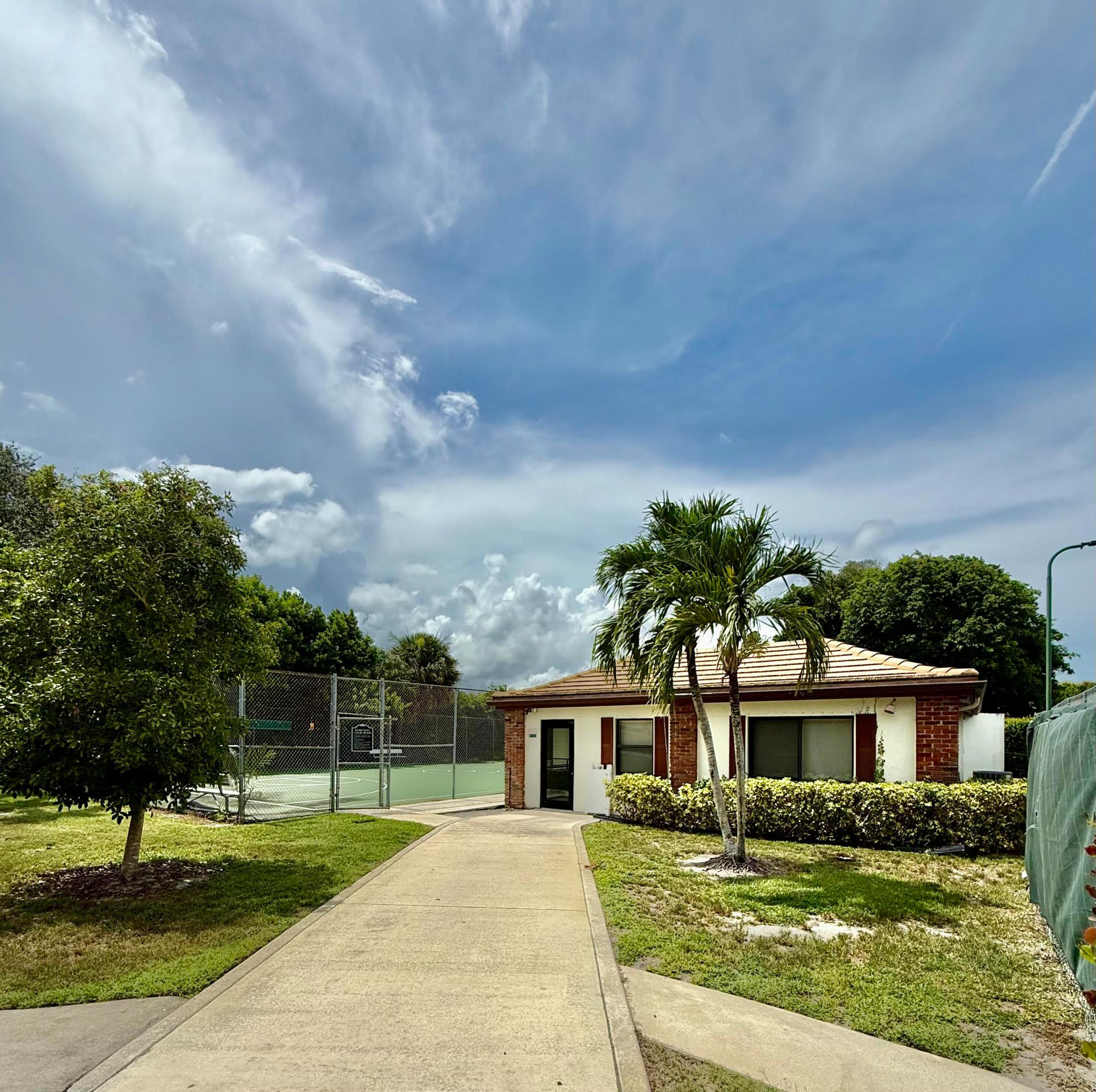 362 Yorktowne, Atlantis FL 33462