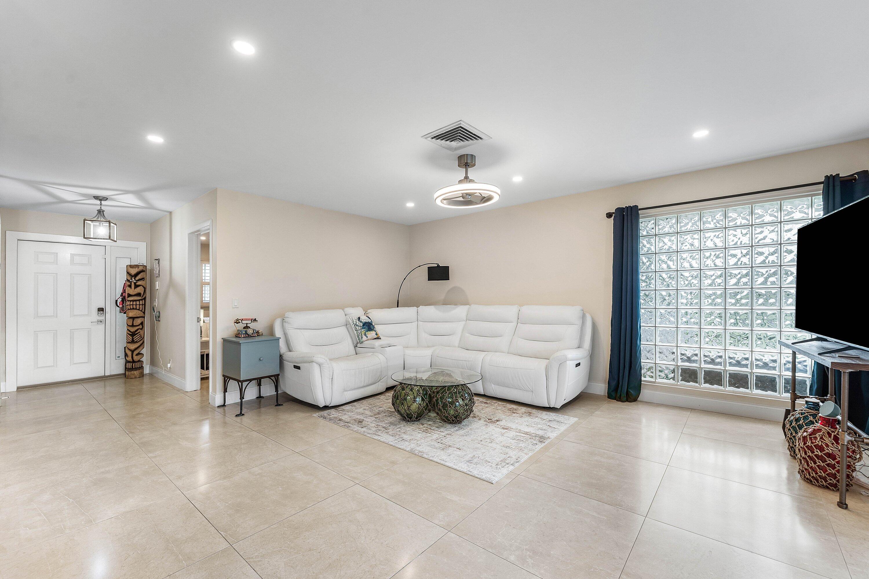362 Yorktowne, Atlantis FL 33462