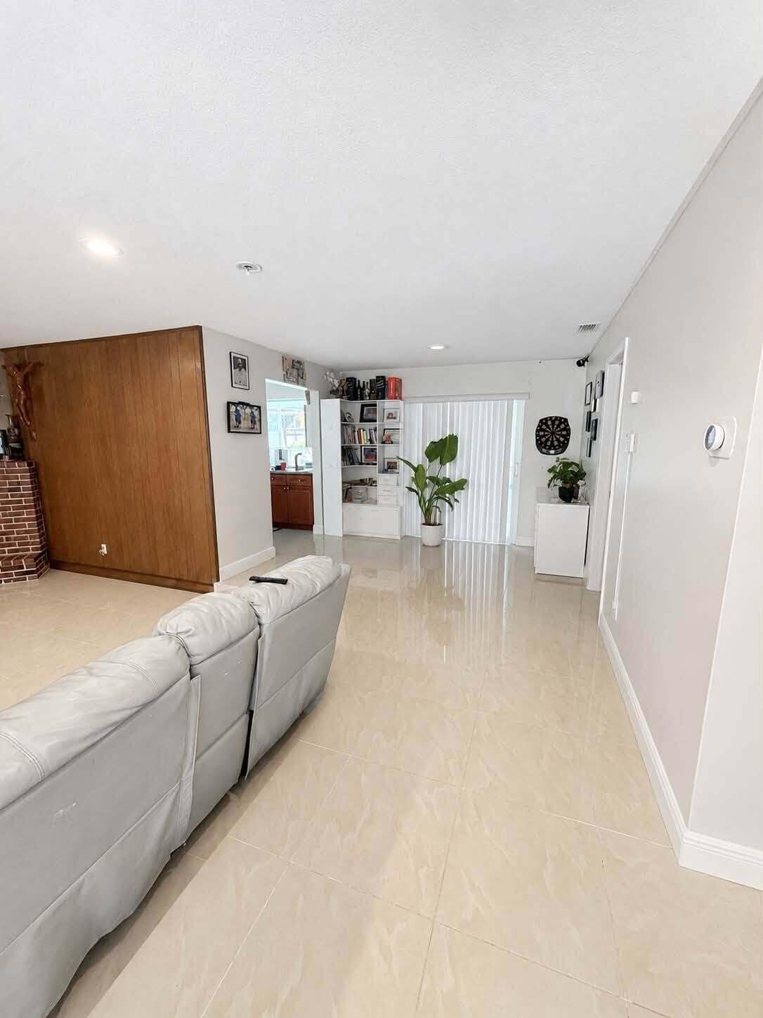 4291 NW 42nd, Lauderdale Lakes FL 33319