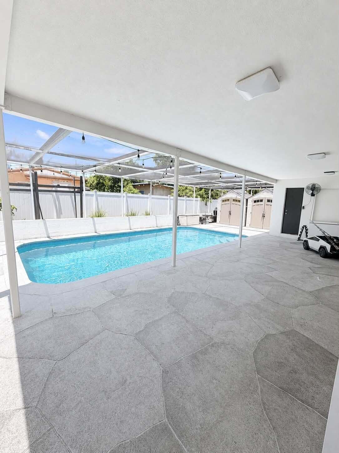 4291 NW 42nd, Lauderdale Lakes FL 33319