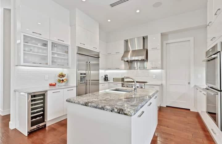 404 NE 13th, Fort Lauderdale FL 33301