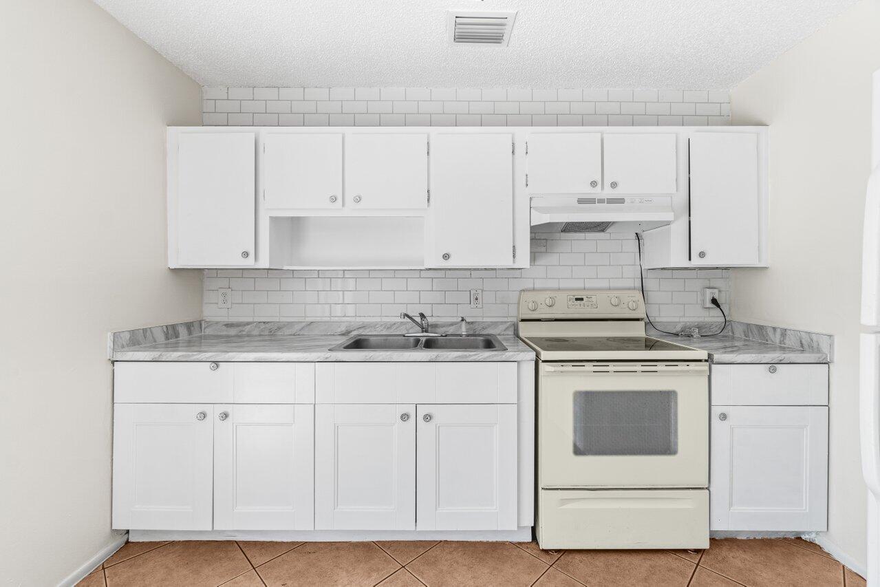 4764 Gulfstream, Lake Worth FL 33460