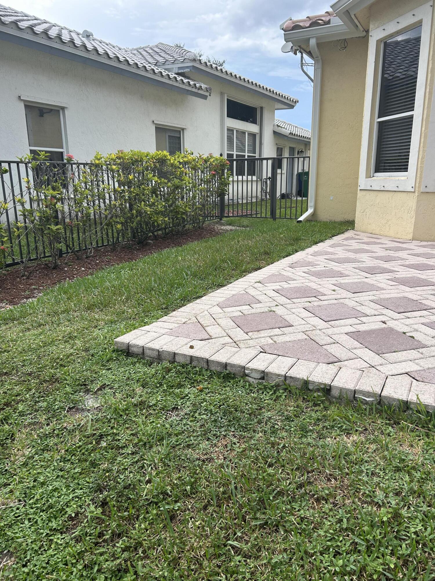 8192 NW 42nd, Coral Springs FL 33065