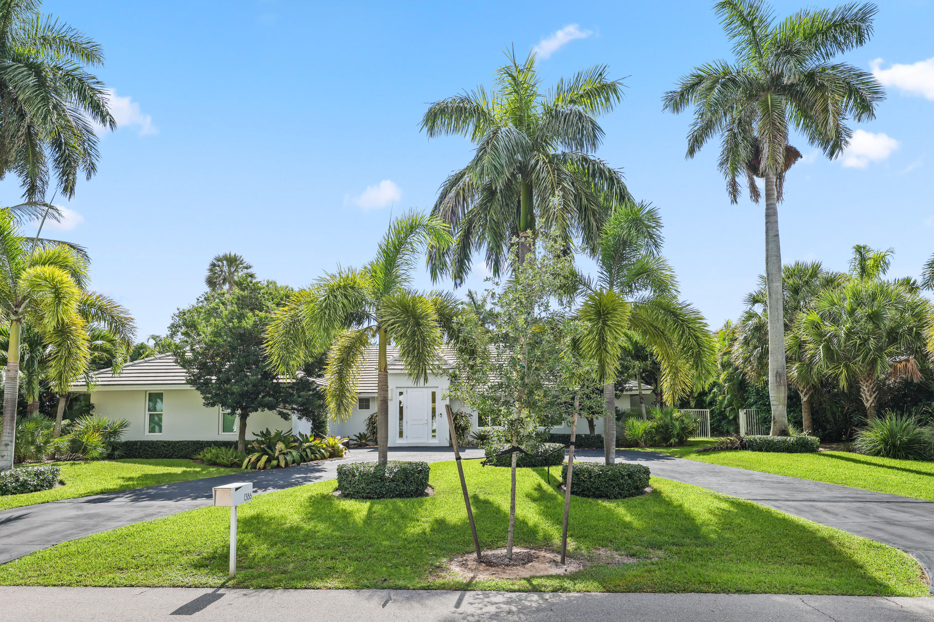 1386 S Atlantic, Lantana FL 33462