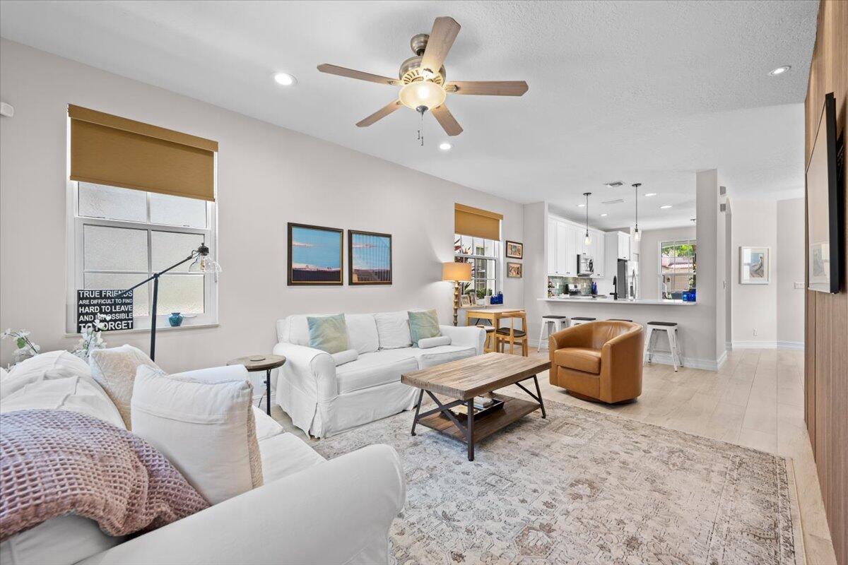 315 September, Palm Beach Gardens FL 33410