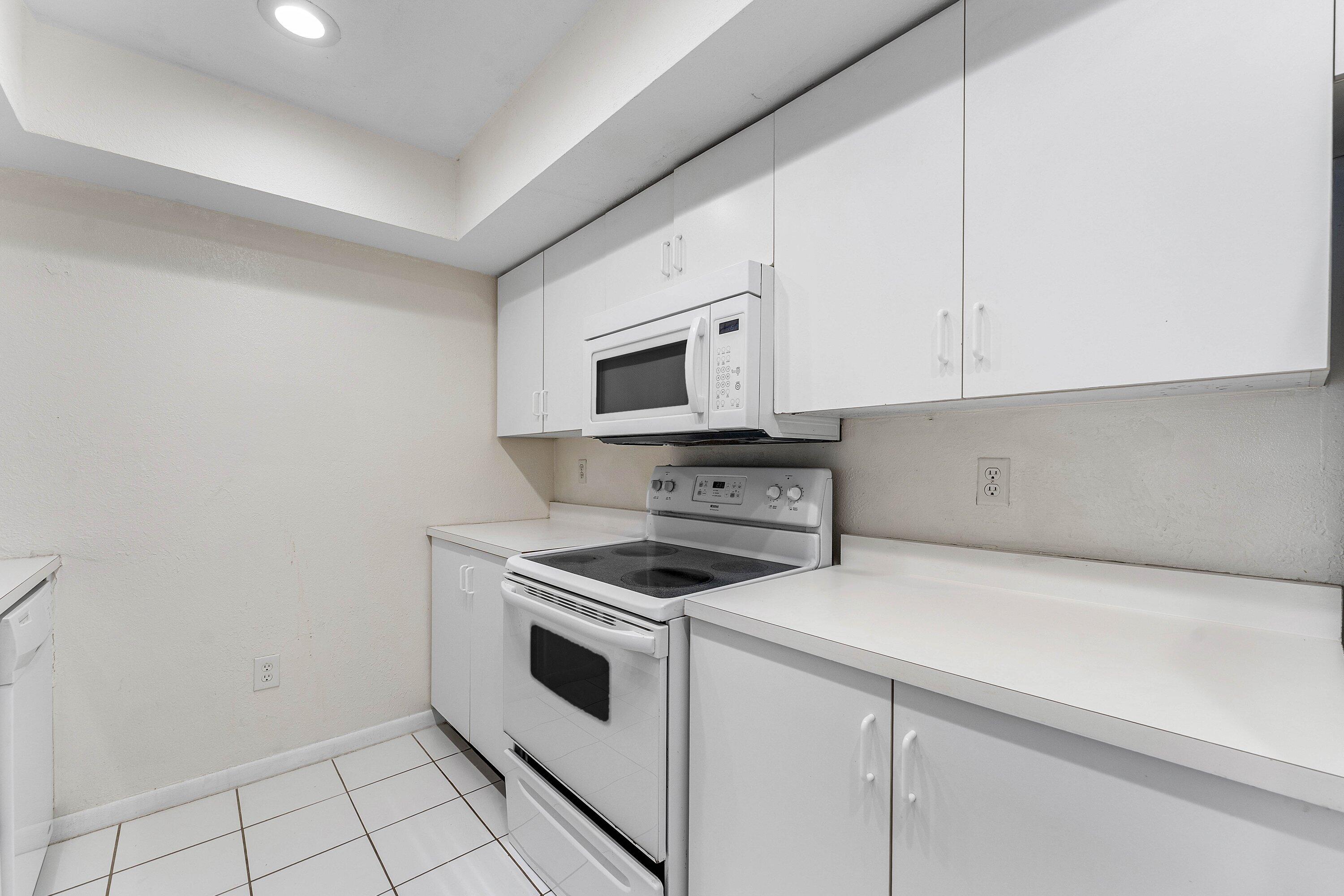 170 WATERSIDE #170, Hypoluxo FL 33462